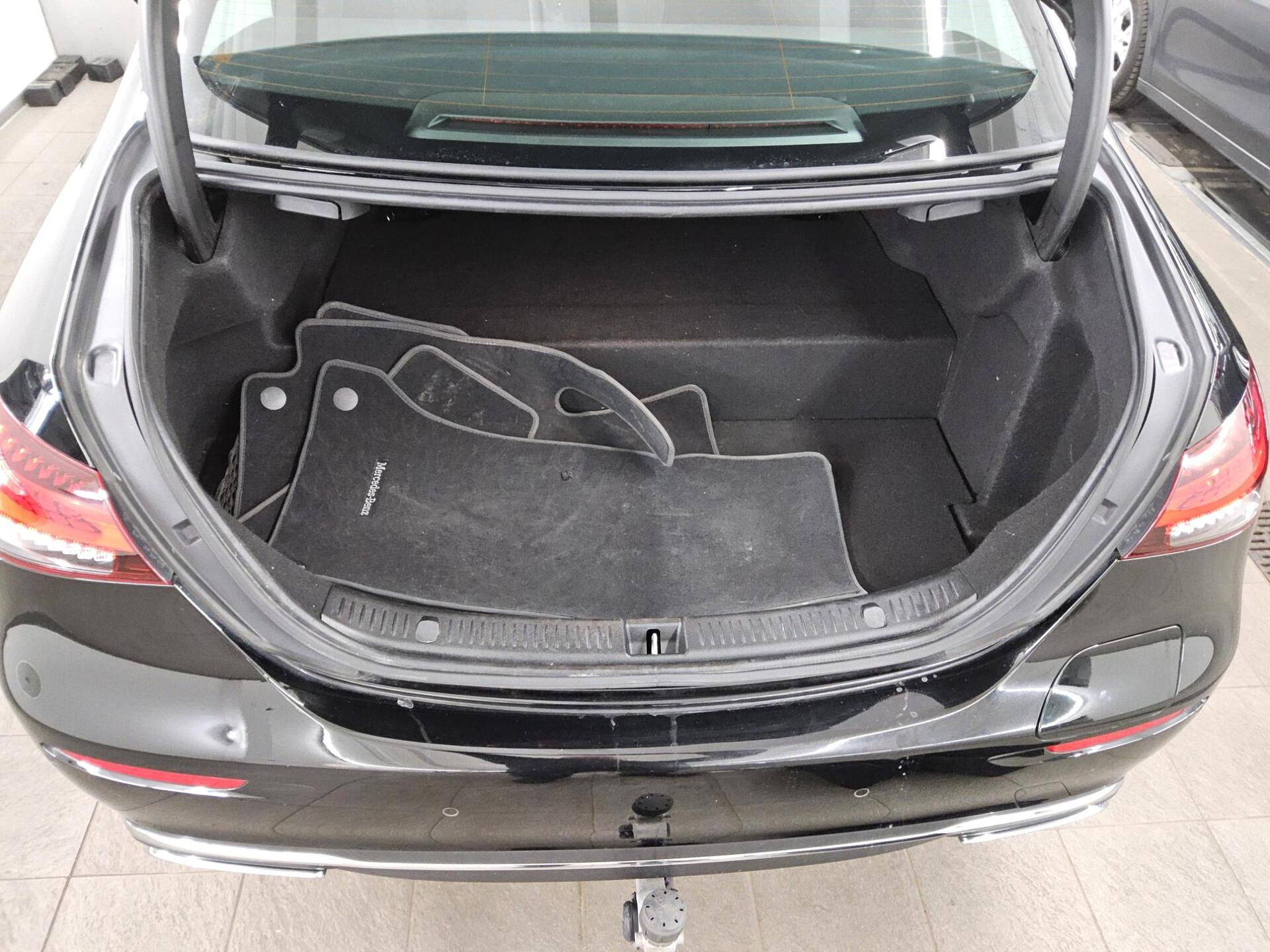 Mercedes-Benz E 300 de Avantgarde Navi LED Widescreen AHK RfK 12