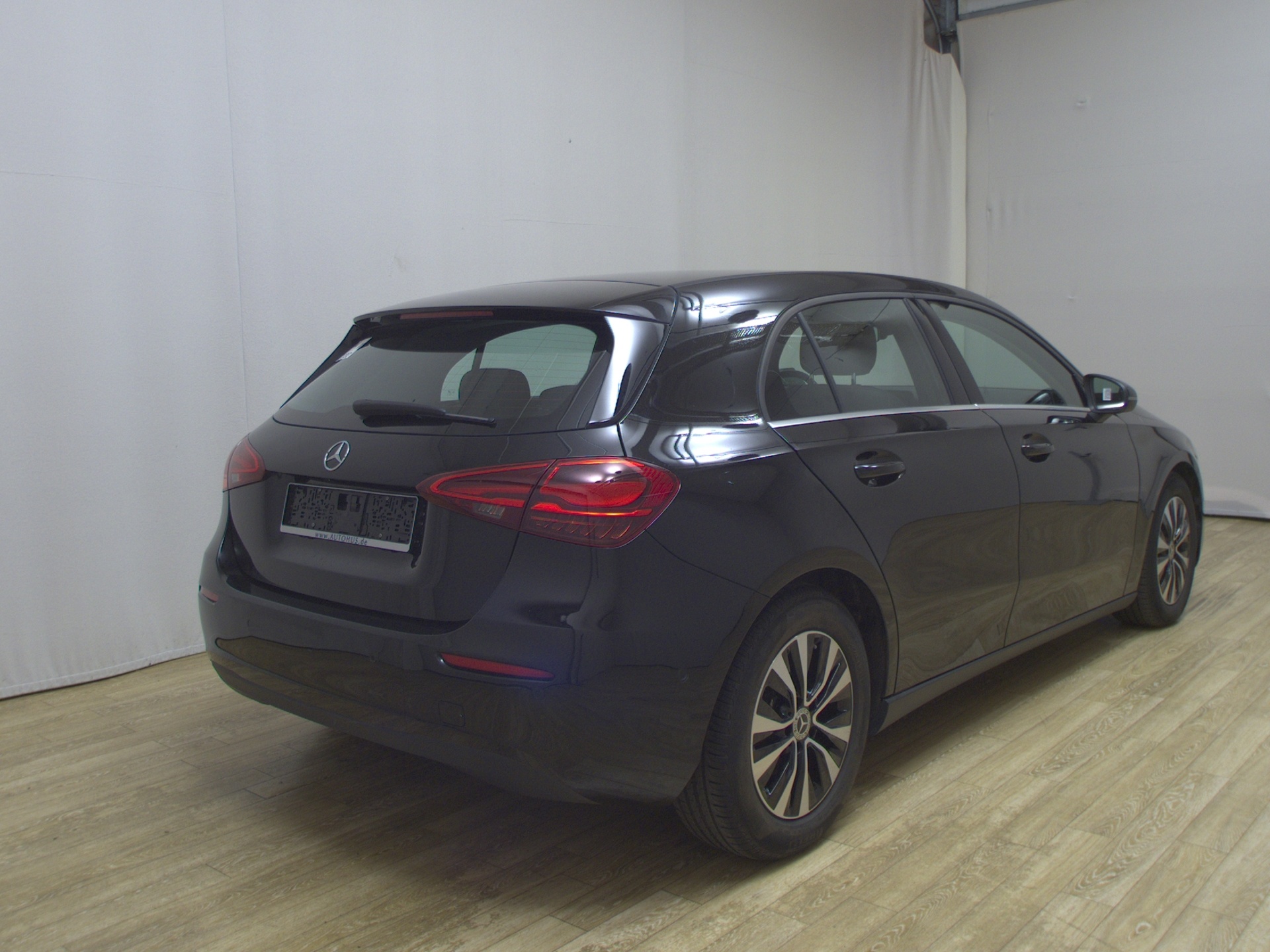 Mercedes-Benz A 200 d Navi LED RFK MBUX PDC Shz 4