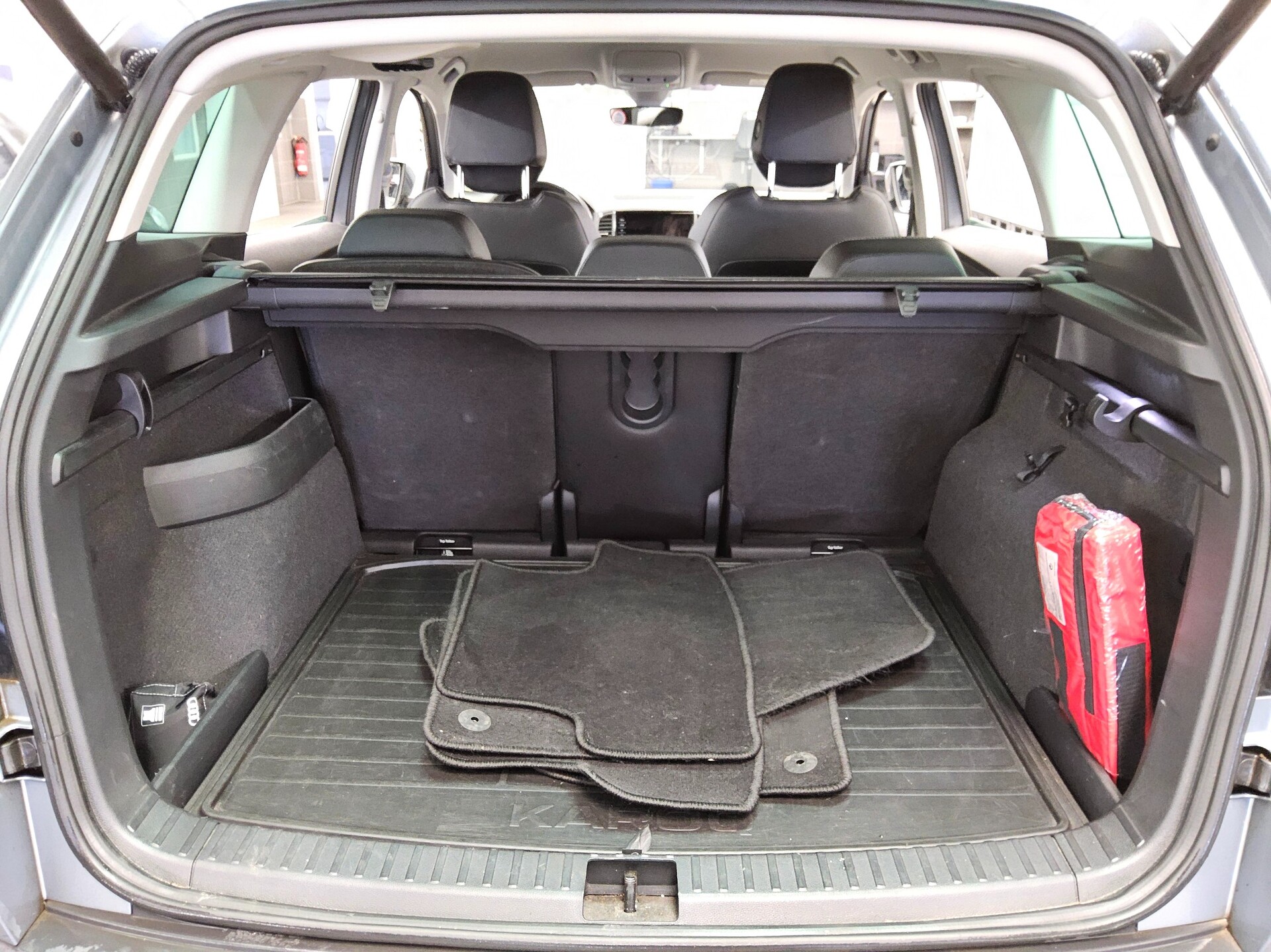 Skoda Karoq 2.0 TDI 4x4 Style Leder Navi LED vc RfK 12