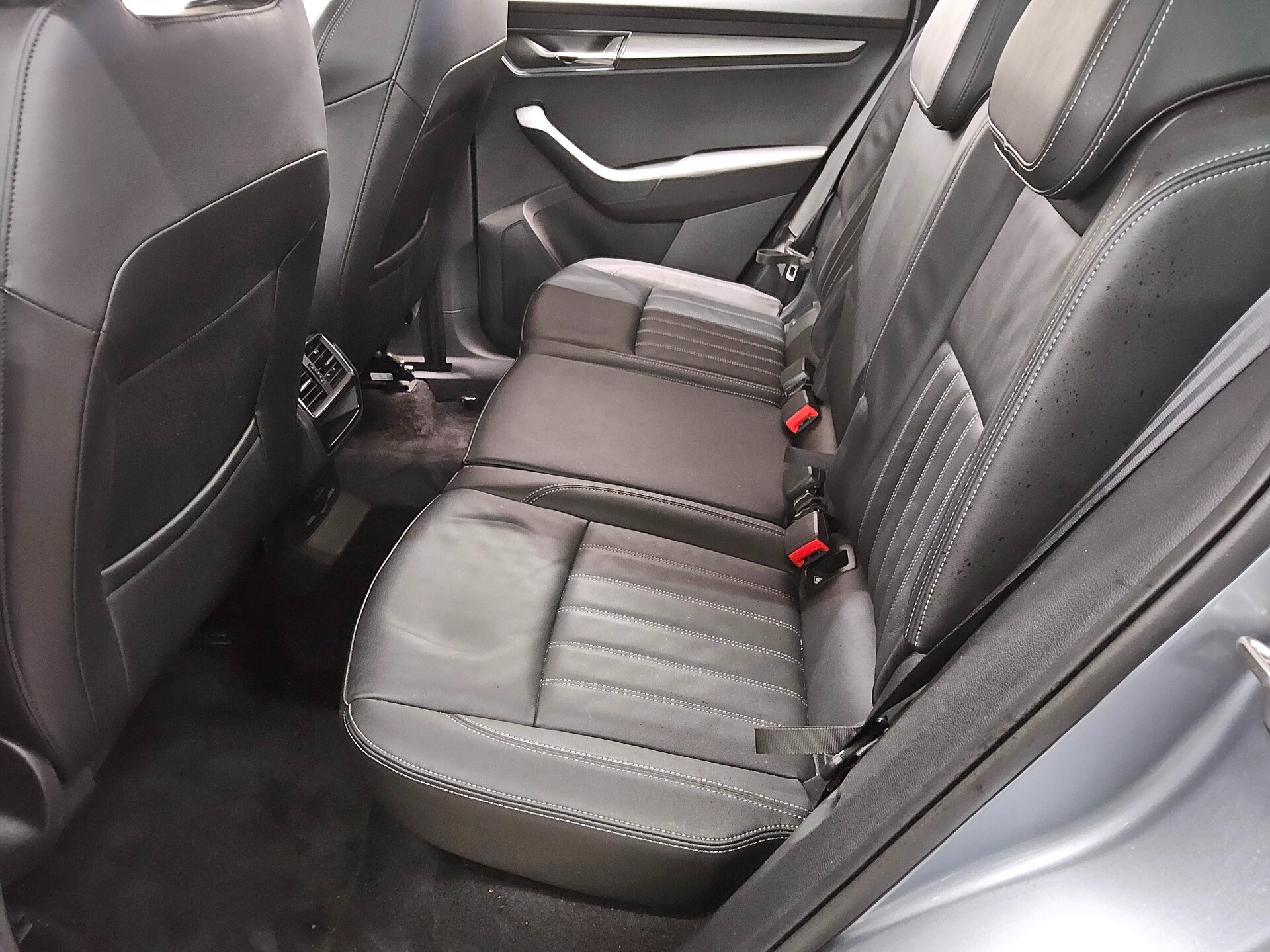 Skoda Karoq 2.0 TDI 4x4 Style Leder Navi LED vc RfK 13