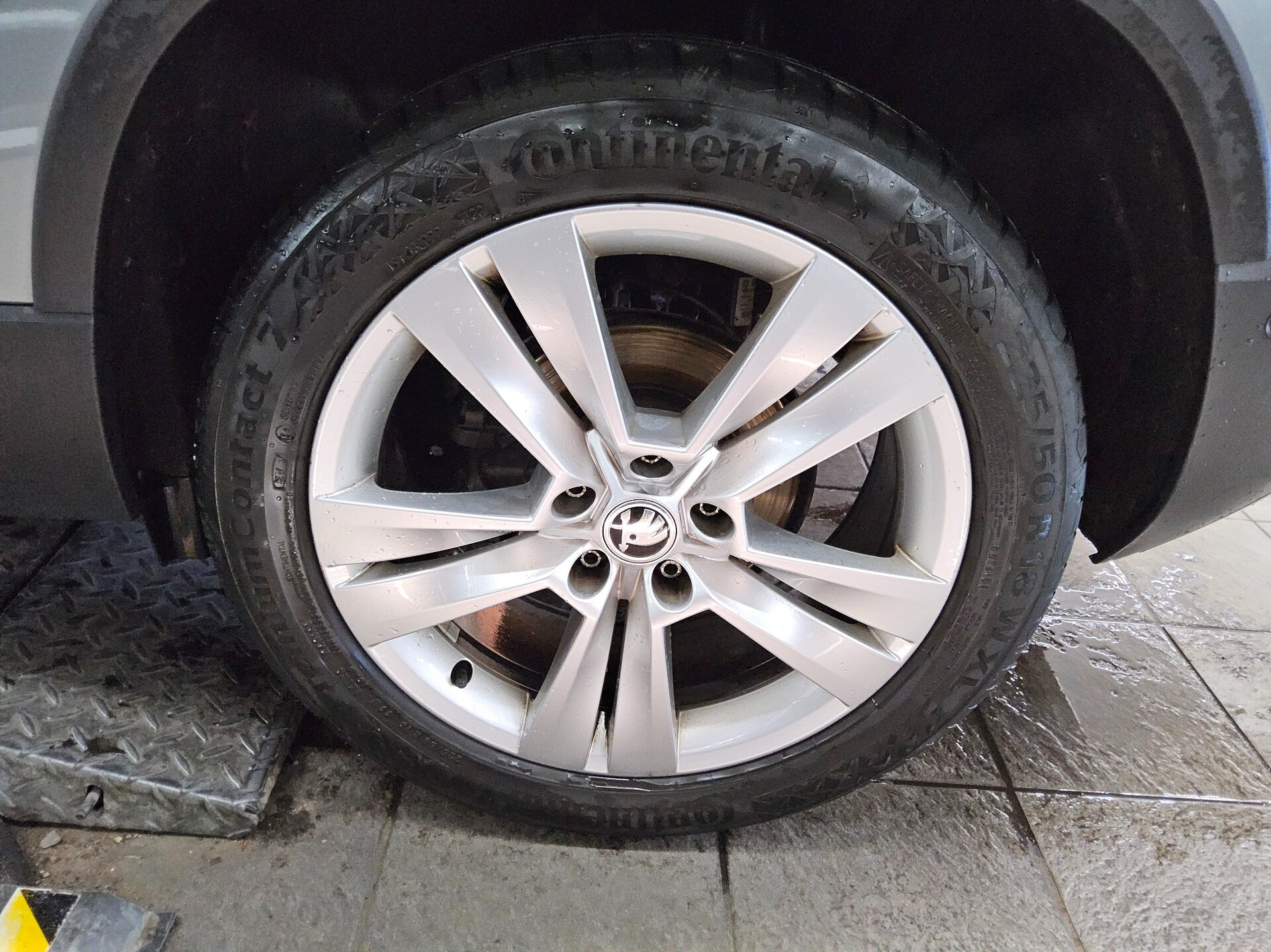 Skoda Karoq 2.0 TDI 4x4 Style Leder Navi LED vc RfK 11