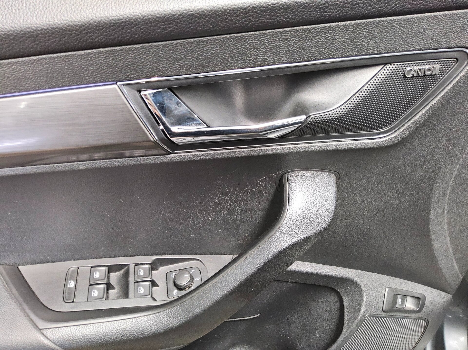 Skoda Karoq 2.0 TDI 4x4 Style Leder Navi LED vc RfK 10