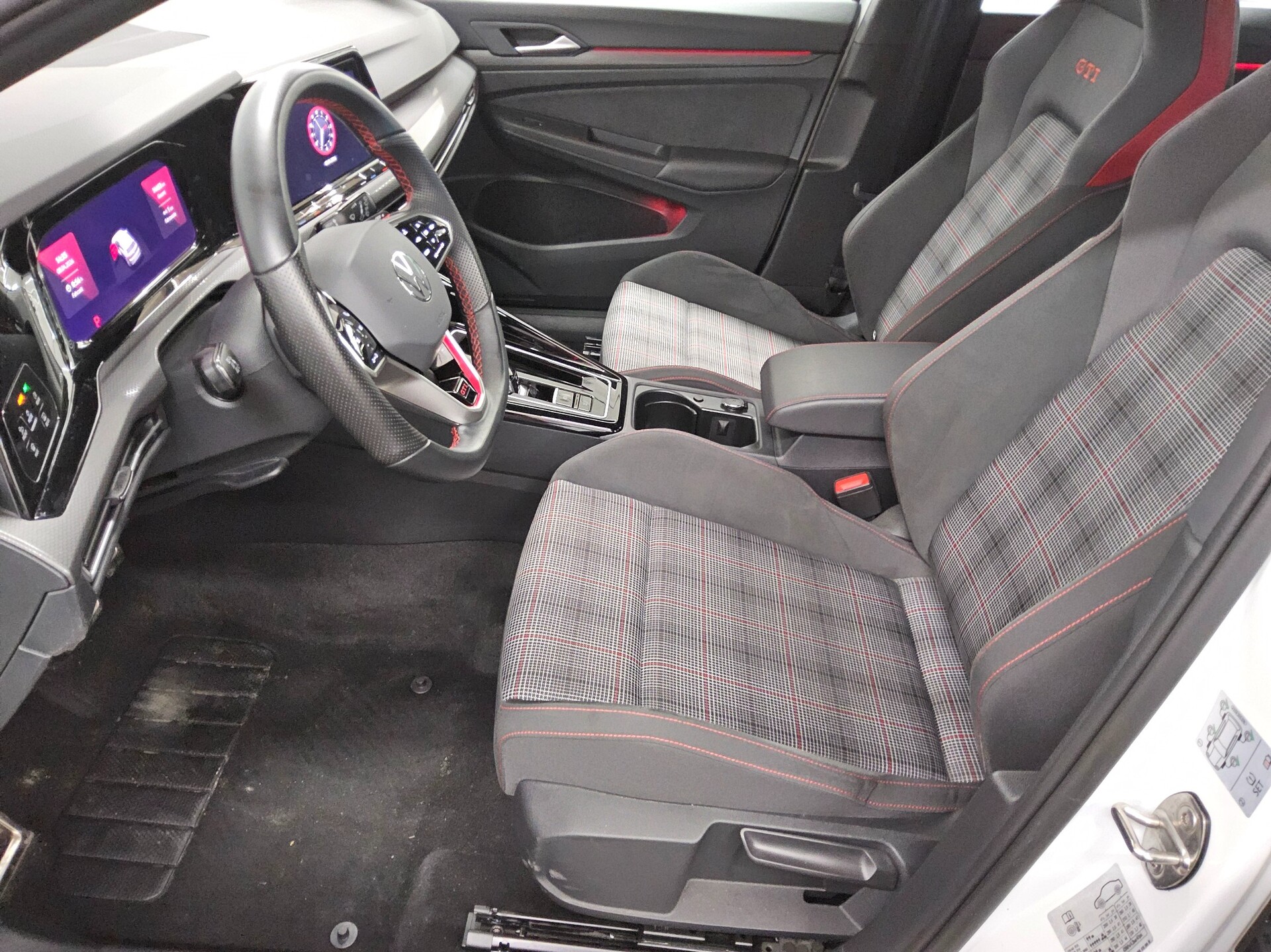 Volkswagen Golf-8 2.0 TSI GTI LED+ DC 9