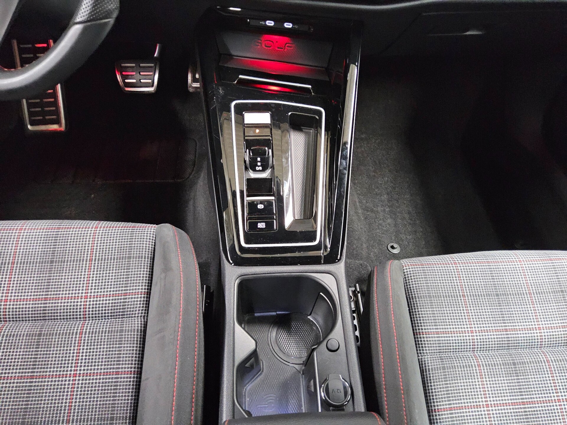 Volkswagen Golf-8 2.0 TSI GTI LED+ DC 6