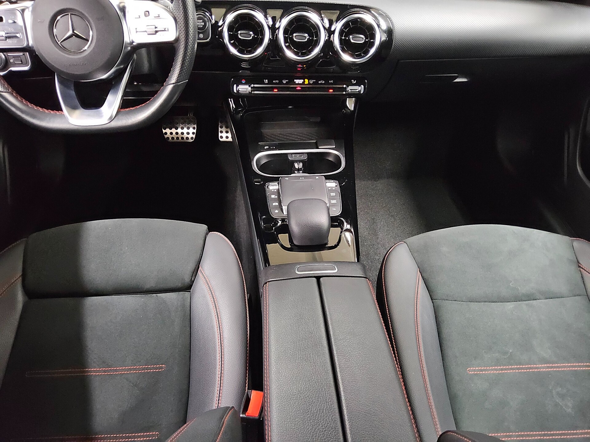 Mercedes-Benz CLA 200 SB d AMG-Line Navi LED PDC Shz Tempomat 6