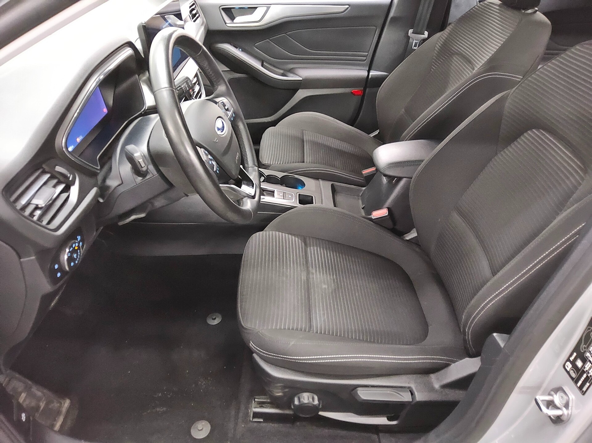 Ford Focus Turnier 1.5 EB Titanium X Navi LED vc RfK 9