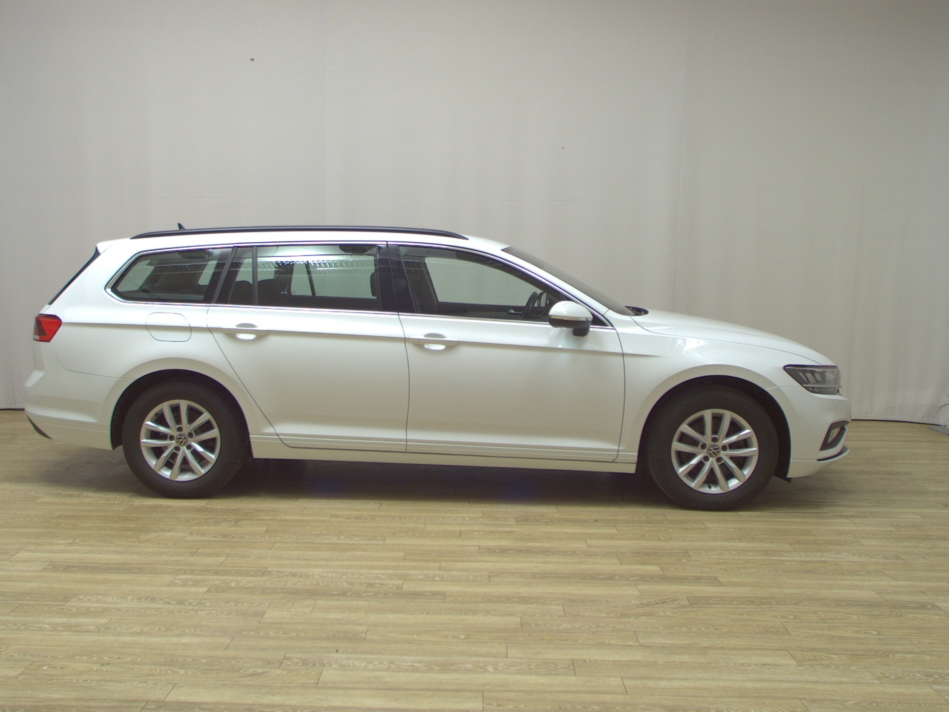 Volkswagen Passat Var. 2.0 TDI Business Navi LED PDC RfK