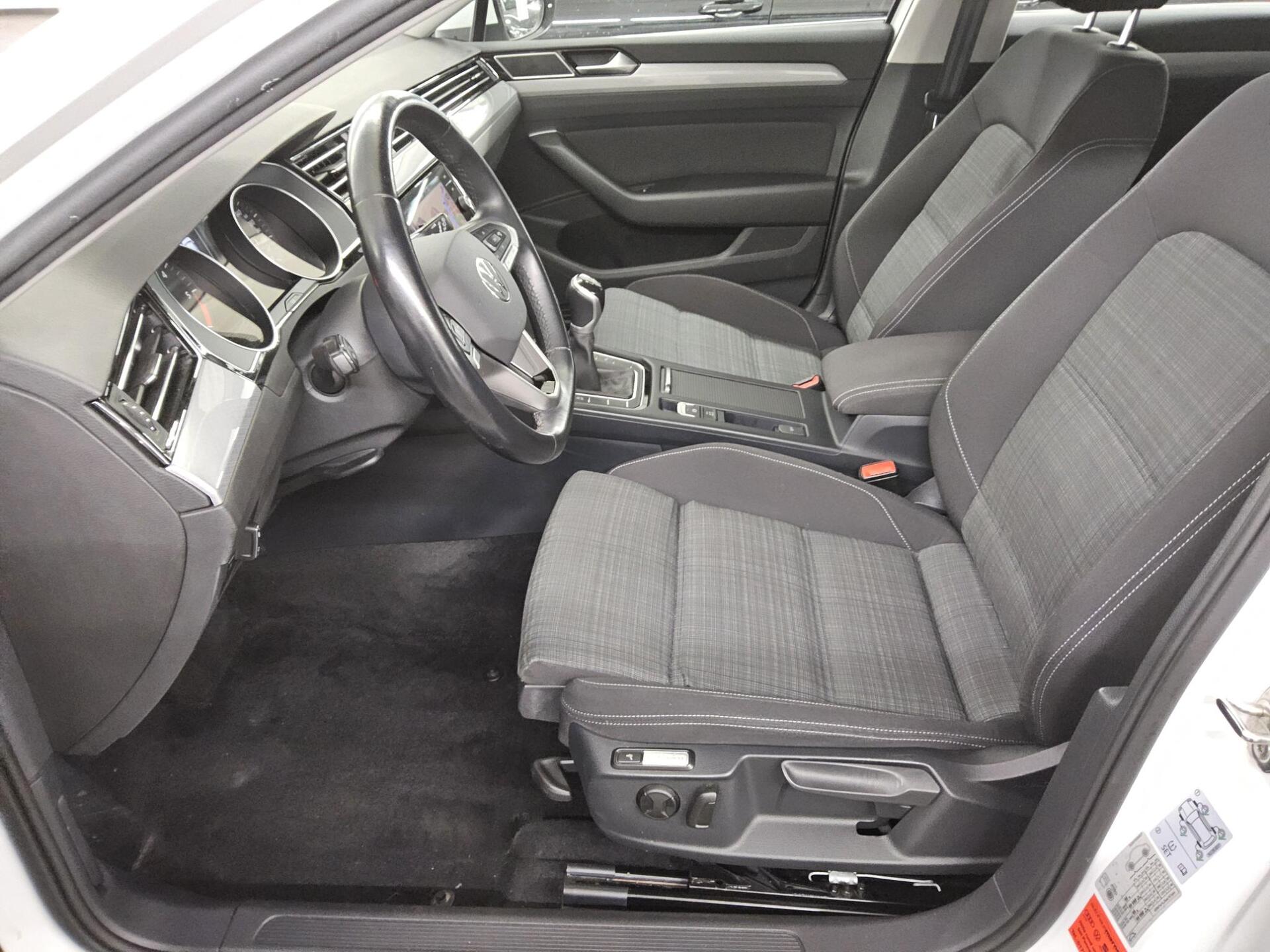 Volkswagen Passat Var. 2.0 TDI Business Navi LED PDC RfK 8