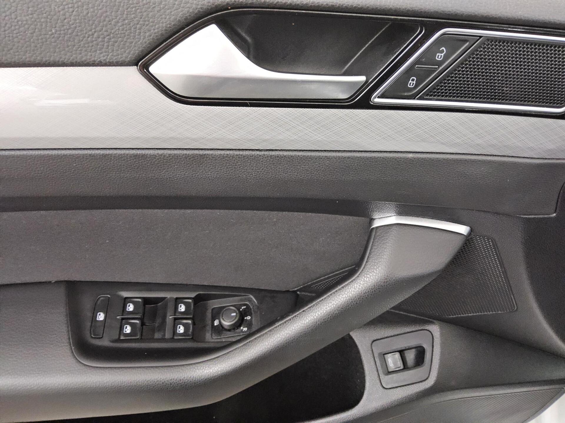 Volkswagen Passat Var. 2.0 TDI Business Navi LED PDC RfK 9