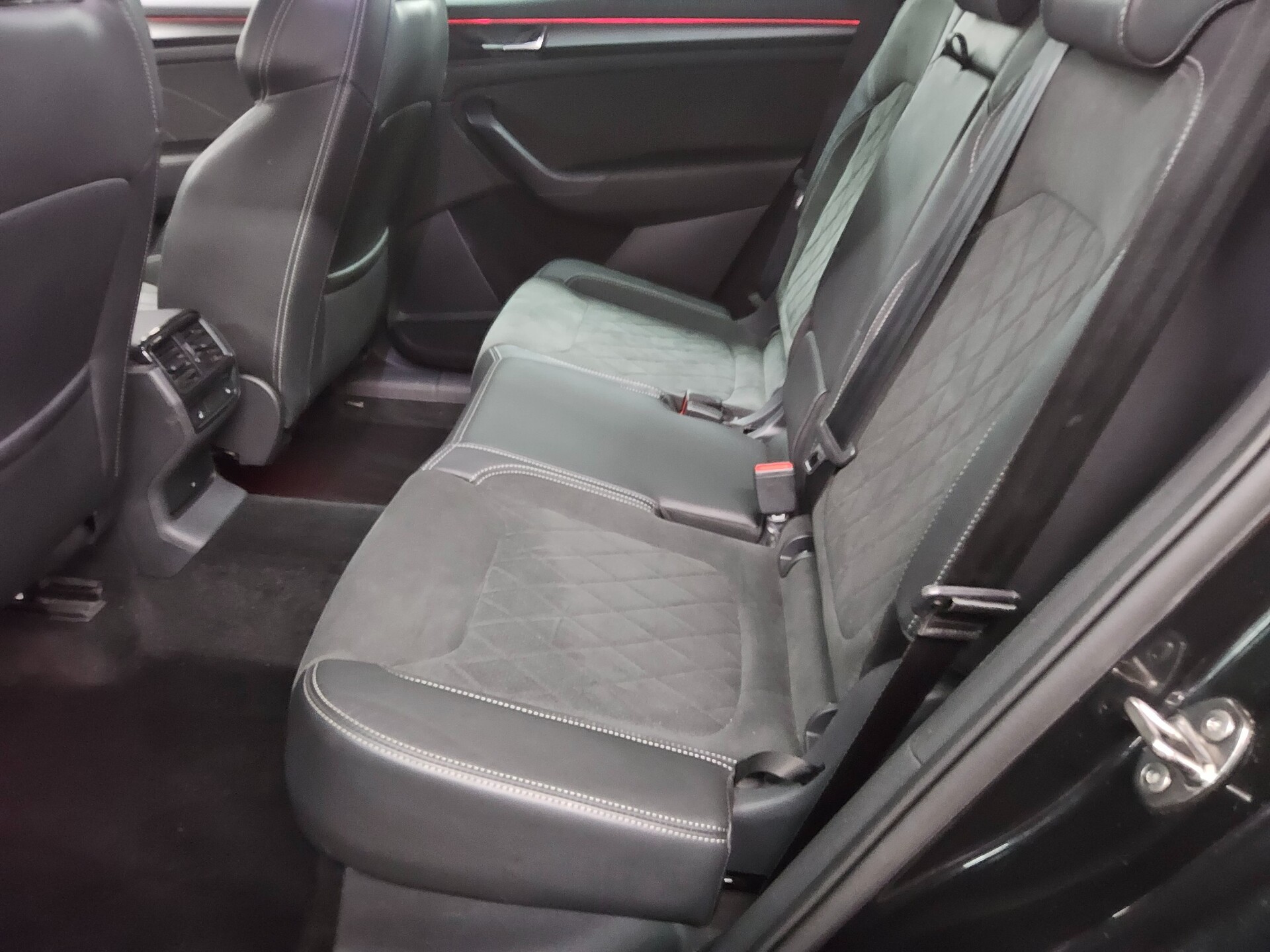 Skoda Kodiaq 2.0 TDI SportLine Navi LED vc DCC ACC 13