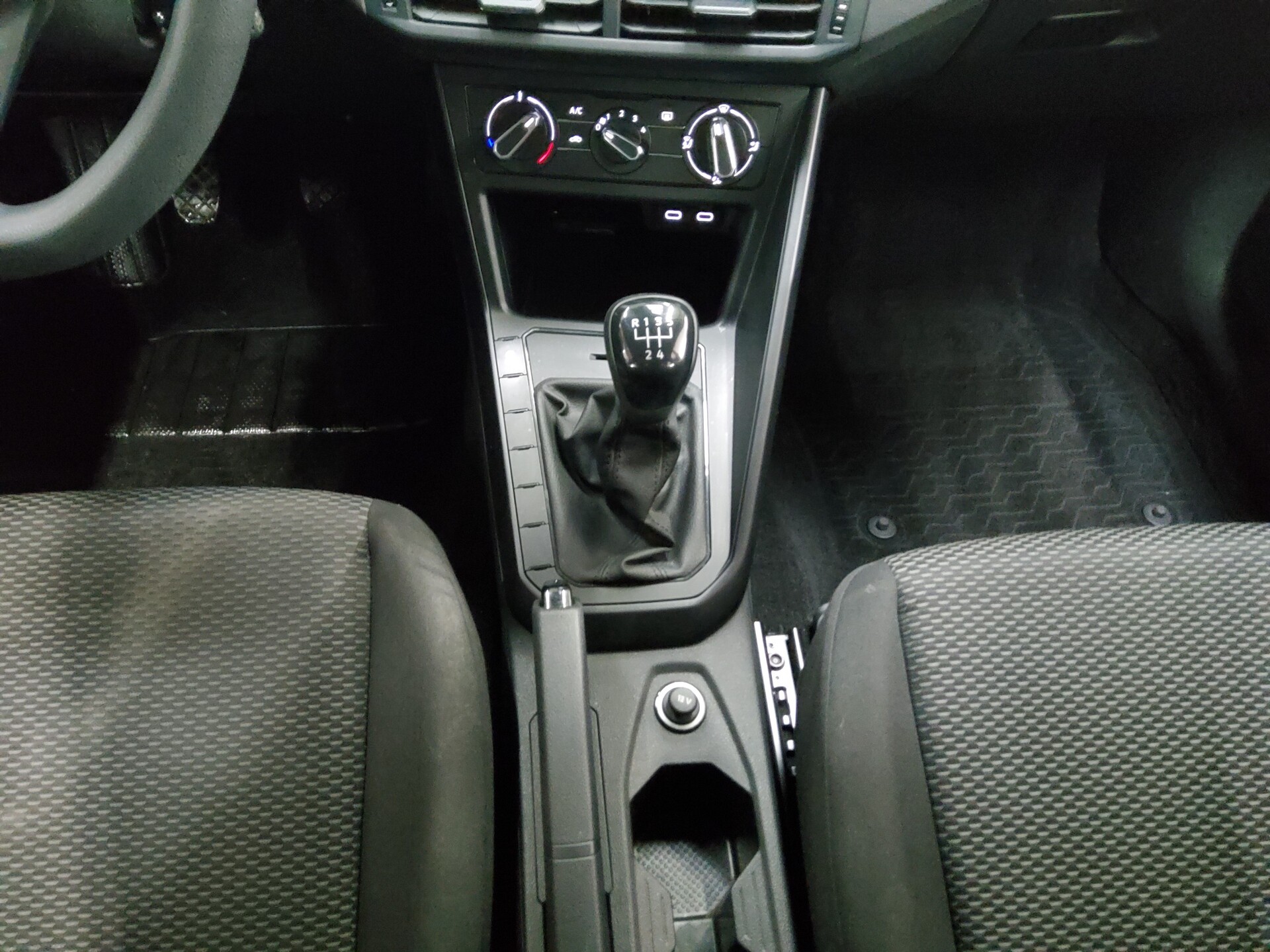 Volkswagen Polo 1.0 LED DC DAB Klima 6