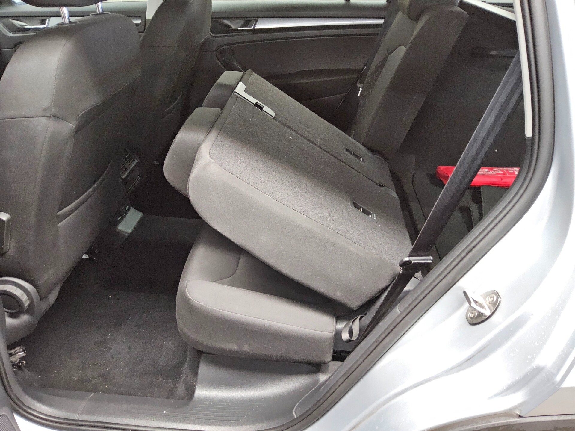 Skoda Kodiaq 2.0 TDI Active Navi LED AHK PDC Shz BT 12