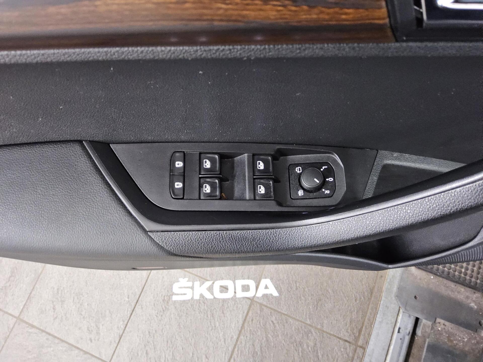 Skoda Karoq 2.0 TDI 4x4 Scout Navi LED vc Pano 10