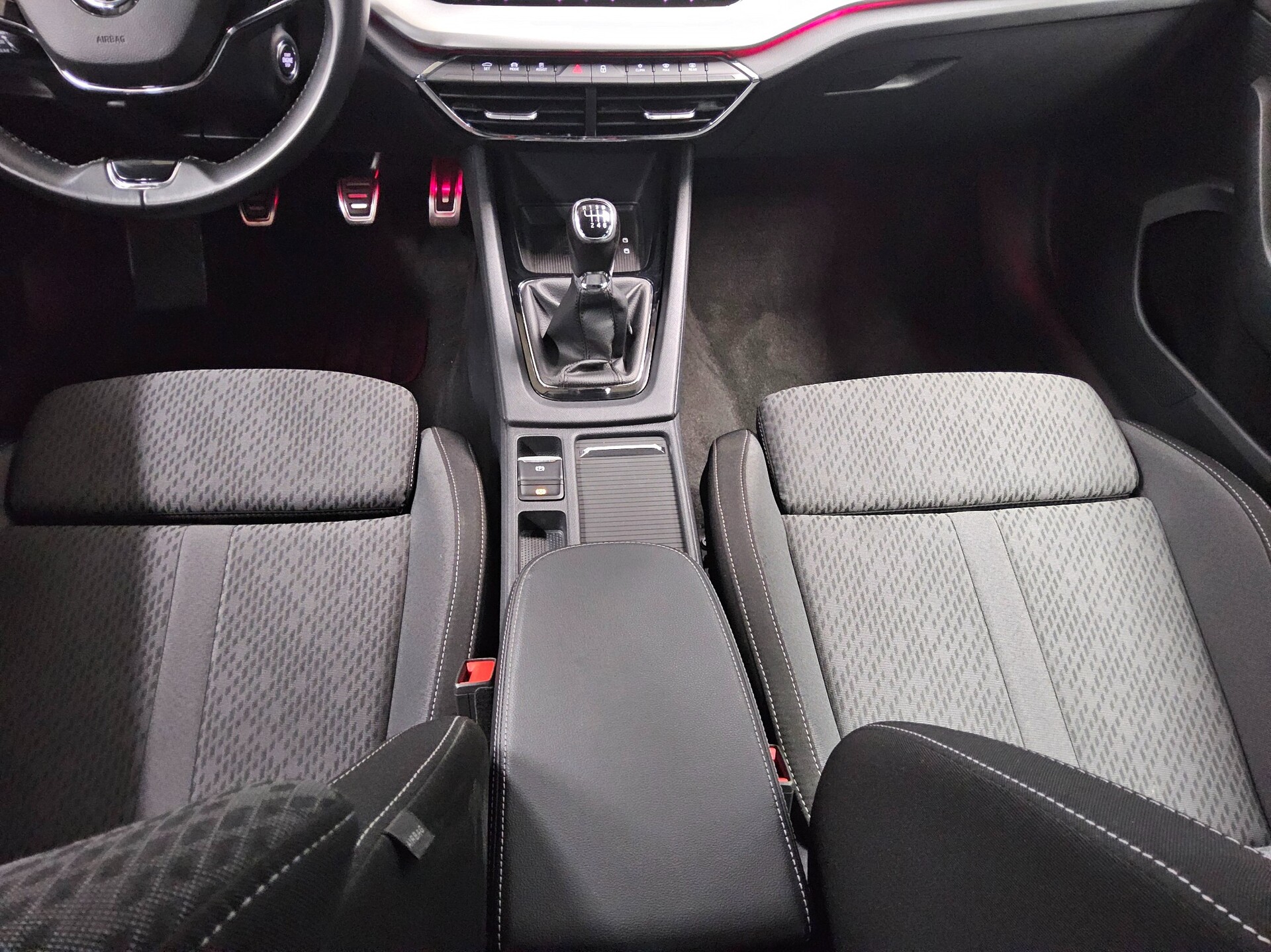 Skoda Octavia Kombi 2.0 TDI Style Navi LED AID RFK HuD 6