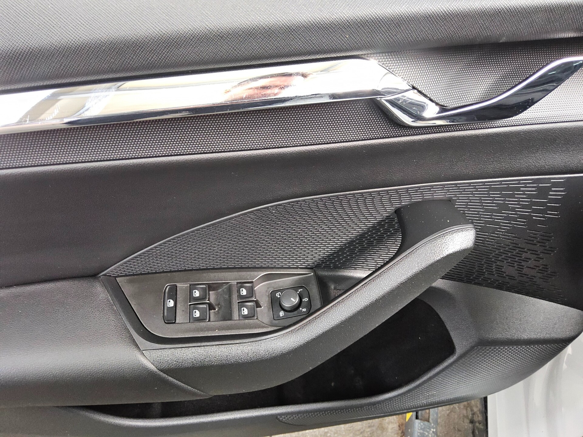 Skoda Octavia Kombi 2.0 TDI Style Navi LED AID RFK HuD 10