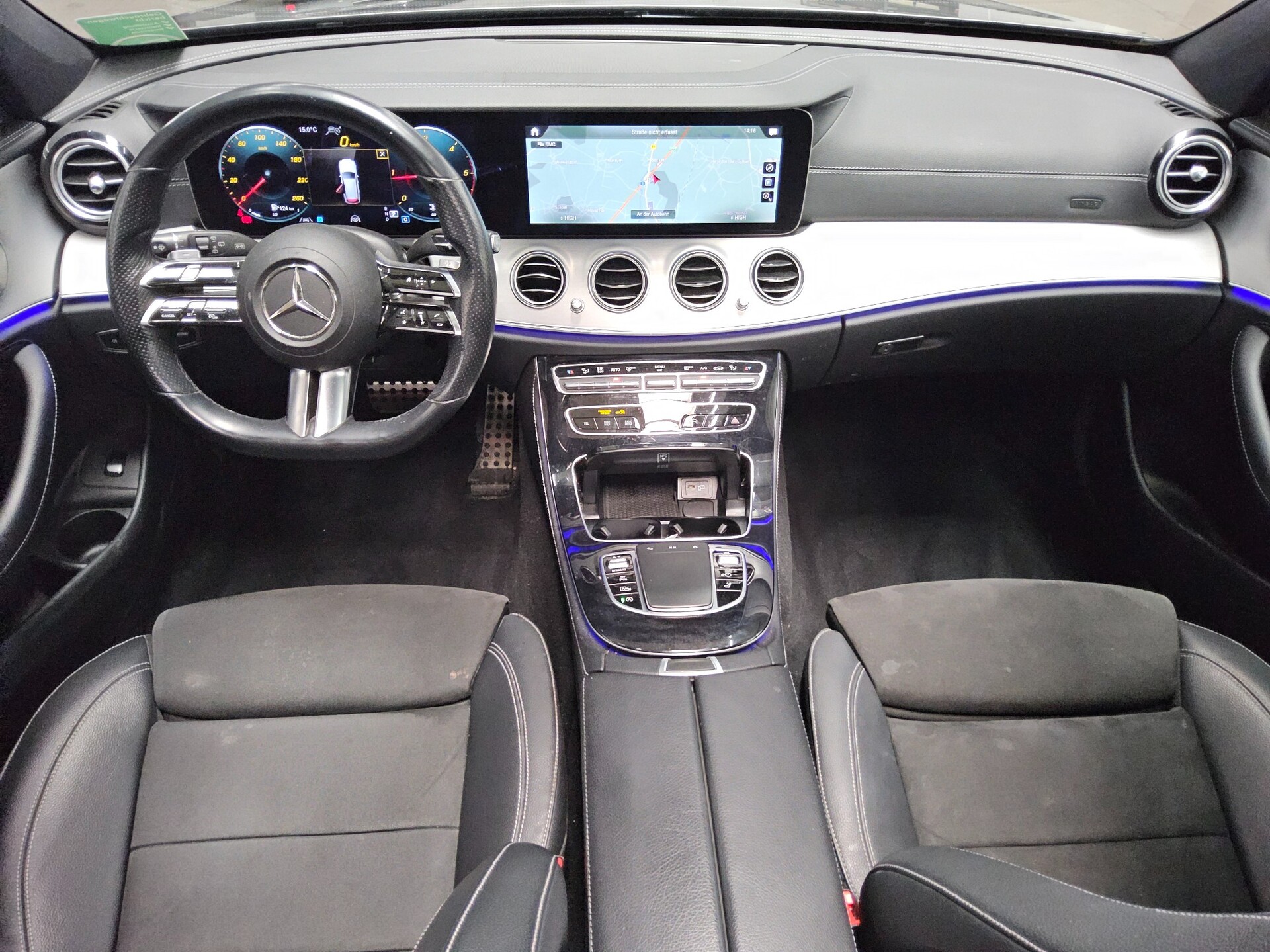 Mercedes-Benz E 220 T d AMG-Line Burmester Widescreen Pano RfK 5