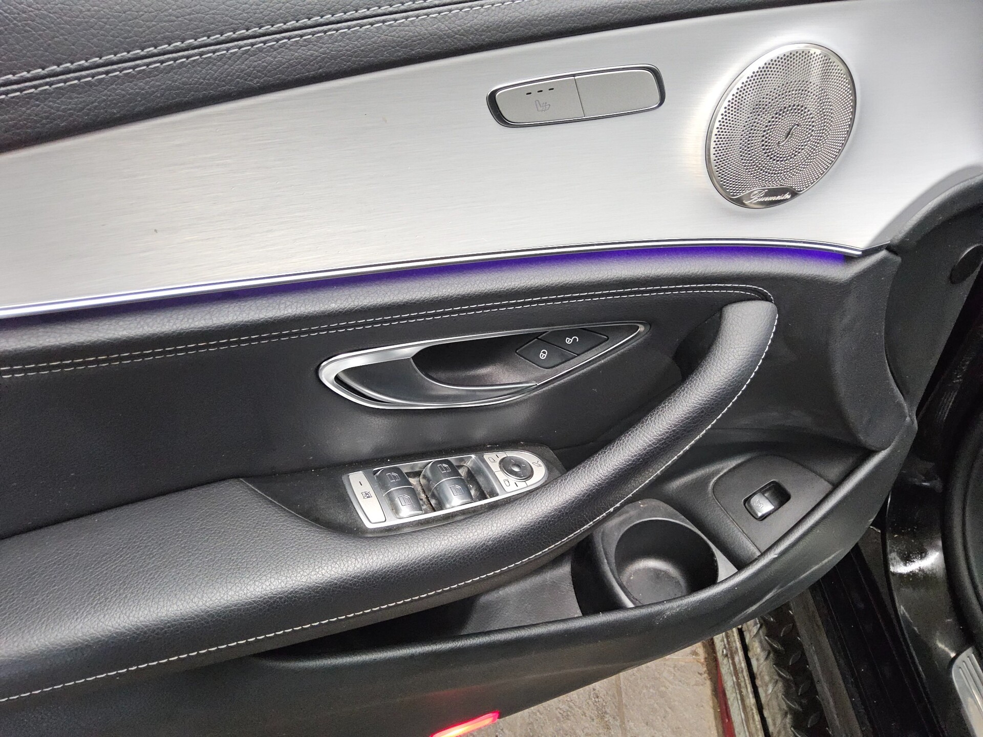 Mercedes-Benz E 220 T d AMG-Line Burmester Widescreen Pano RfK 10