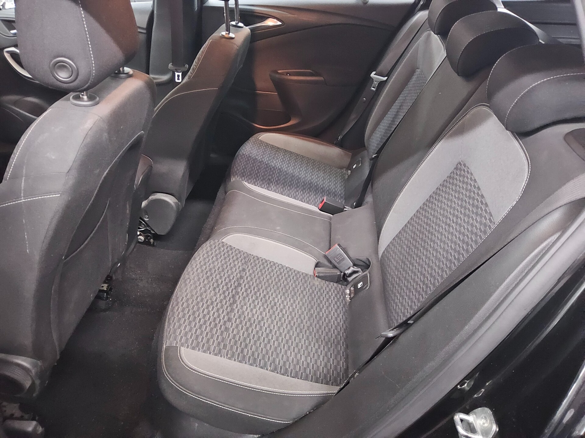 Opel Astra ST 1.5 D Business Ed. Navi LED RFK SHZ 13