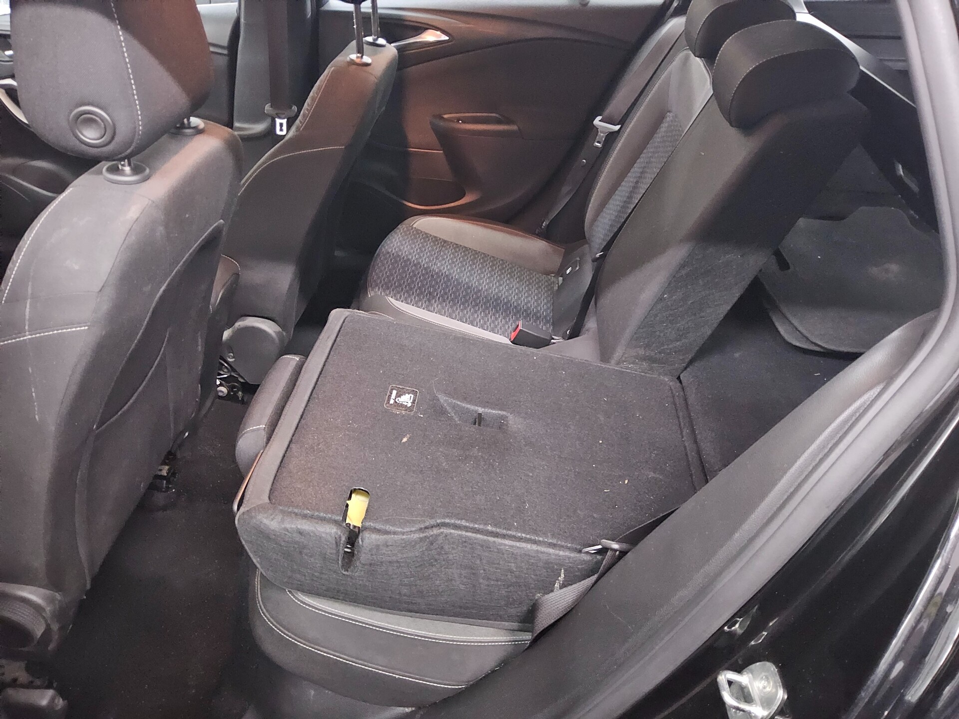 Opel Astra ST 1.5 D Business Ed. Navi LED RFK SHZ 12