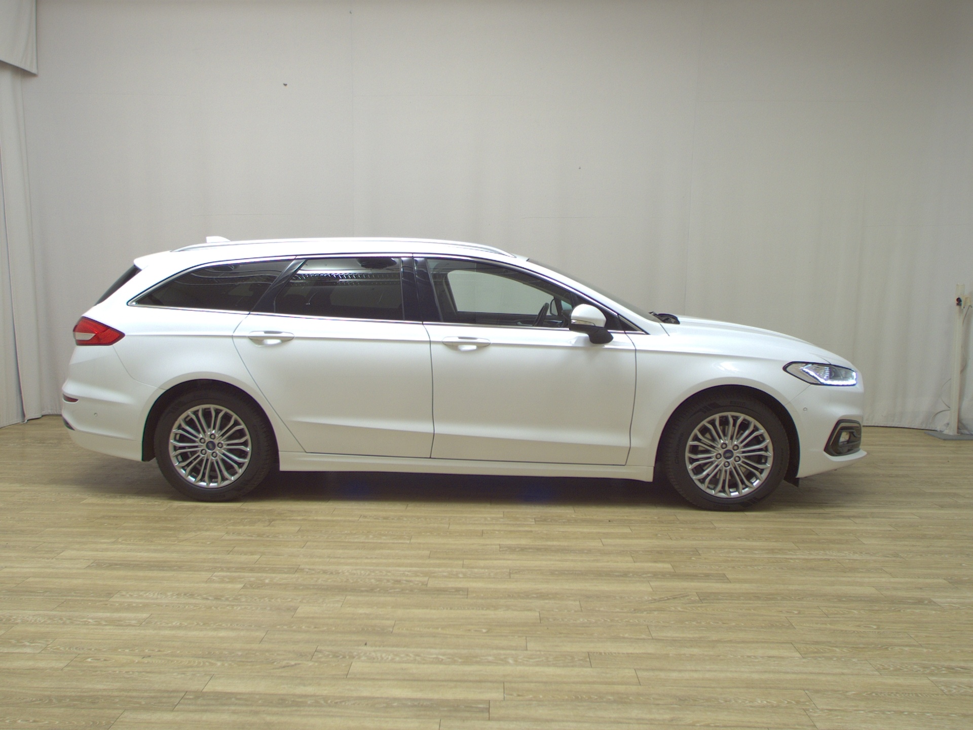 Ford Mondeo Turnier 2.0 EB Titanium Navi LED RFK AHK