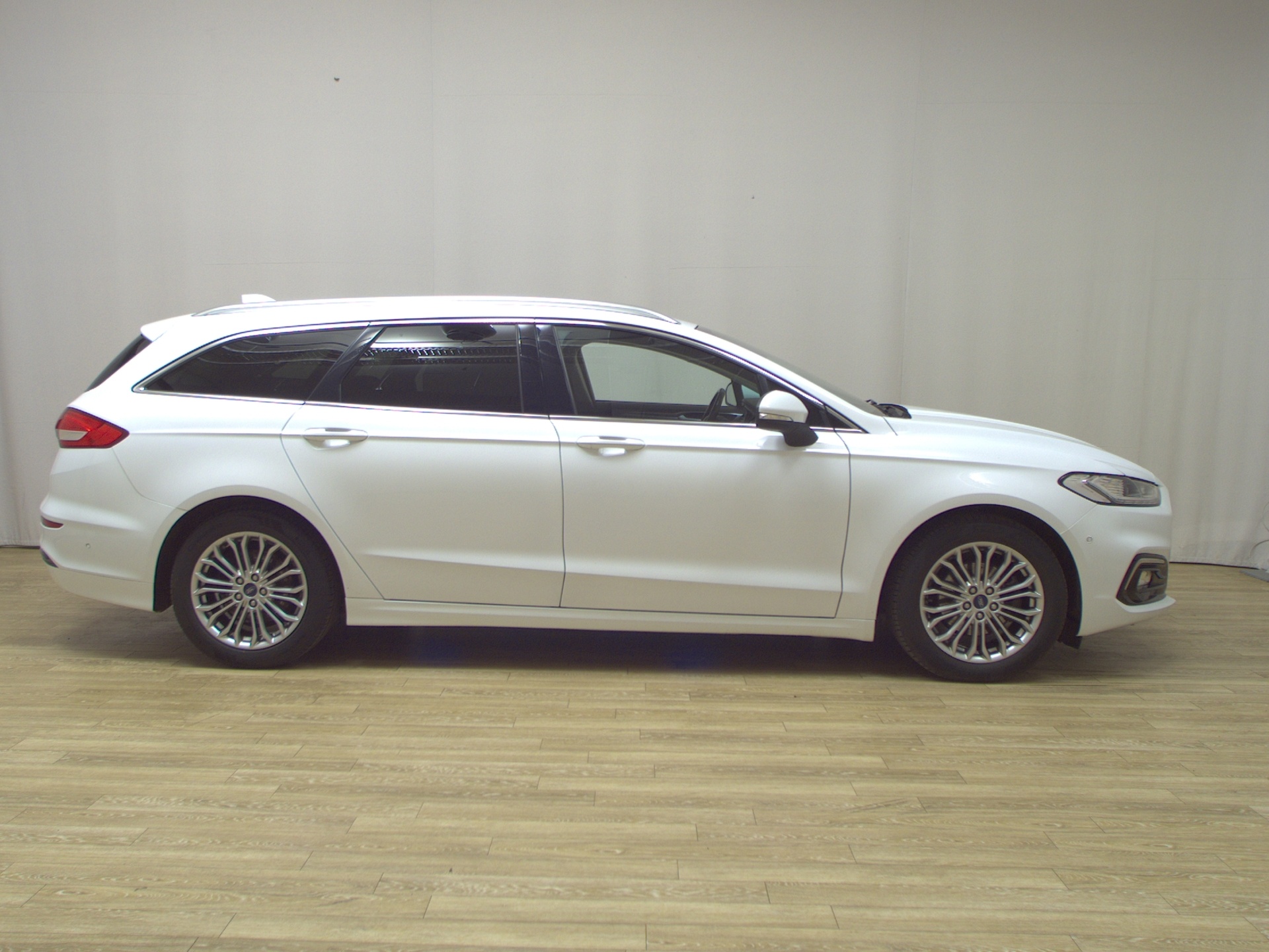 Ford Mondeo Turnier 2.0 EB Titanium Navi LED Pano