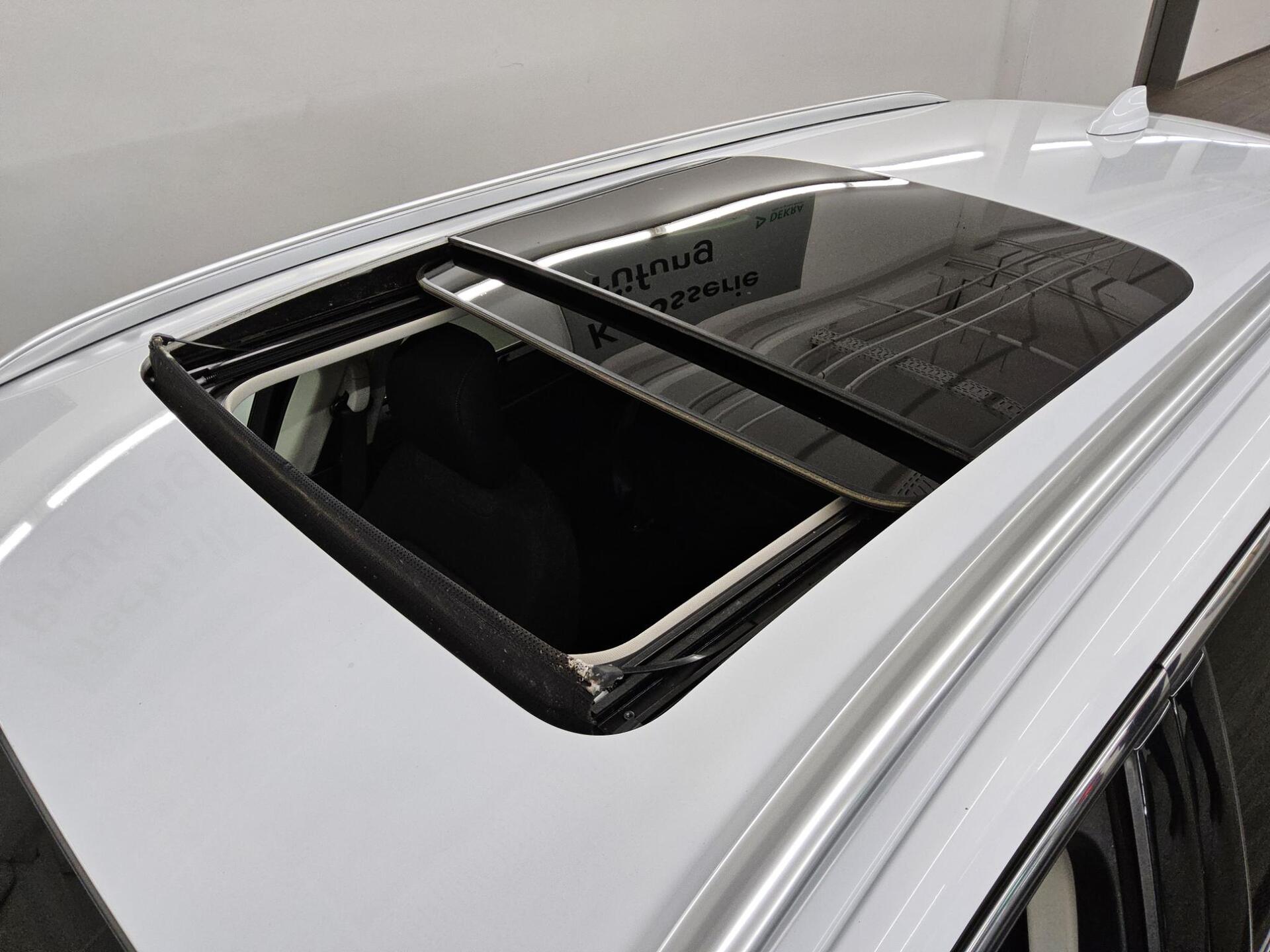 Ford Mondeo Turnier 2.0 EB Titanium Navi LED Pano 12