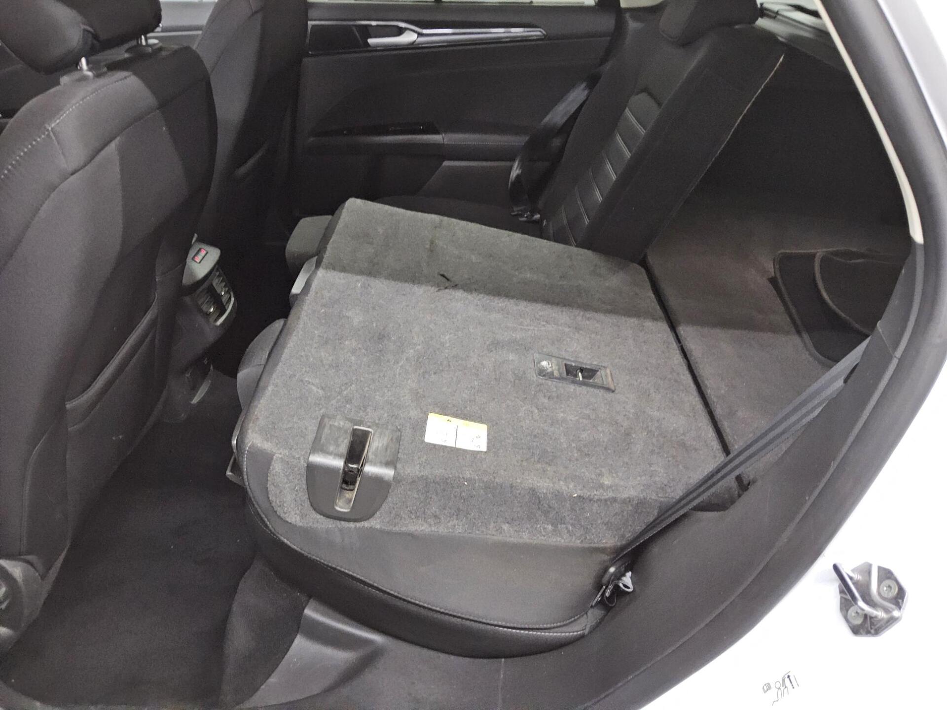 Ford Mondeo Turnier 2.0 EB Titanium Navi LED Pano 13