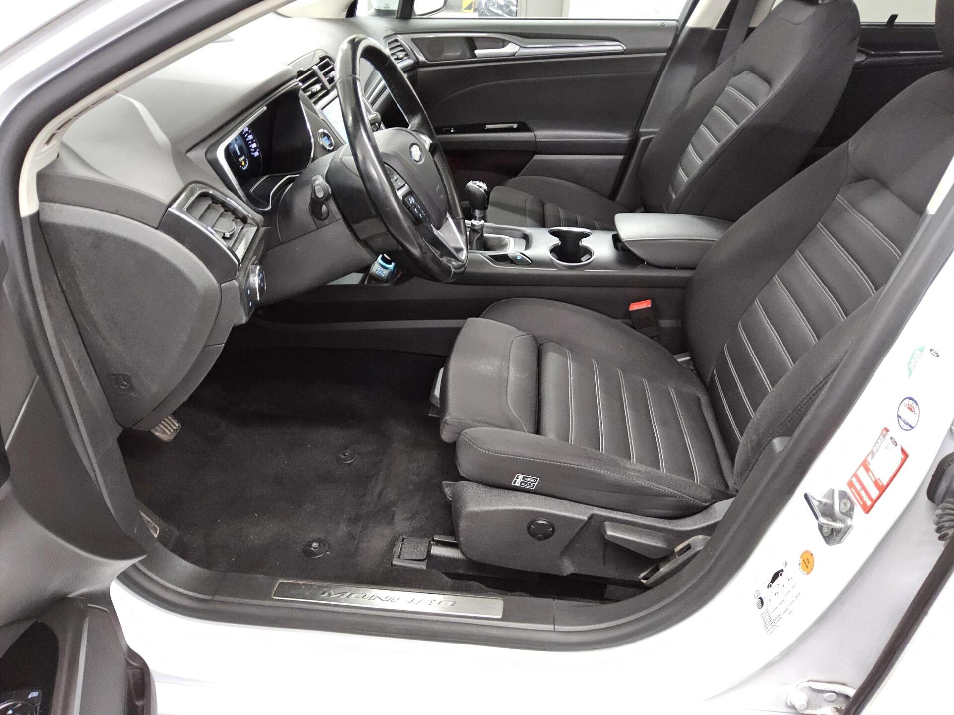 Ford Mondeo Turnier 2.0 EB Titanium Navi LED Pano 8