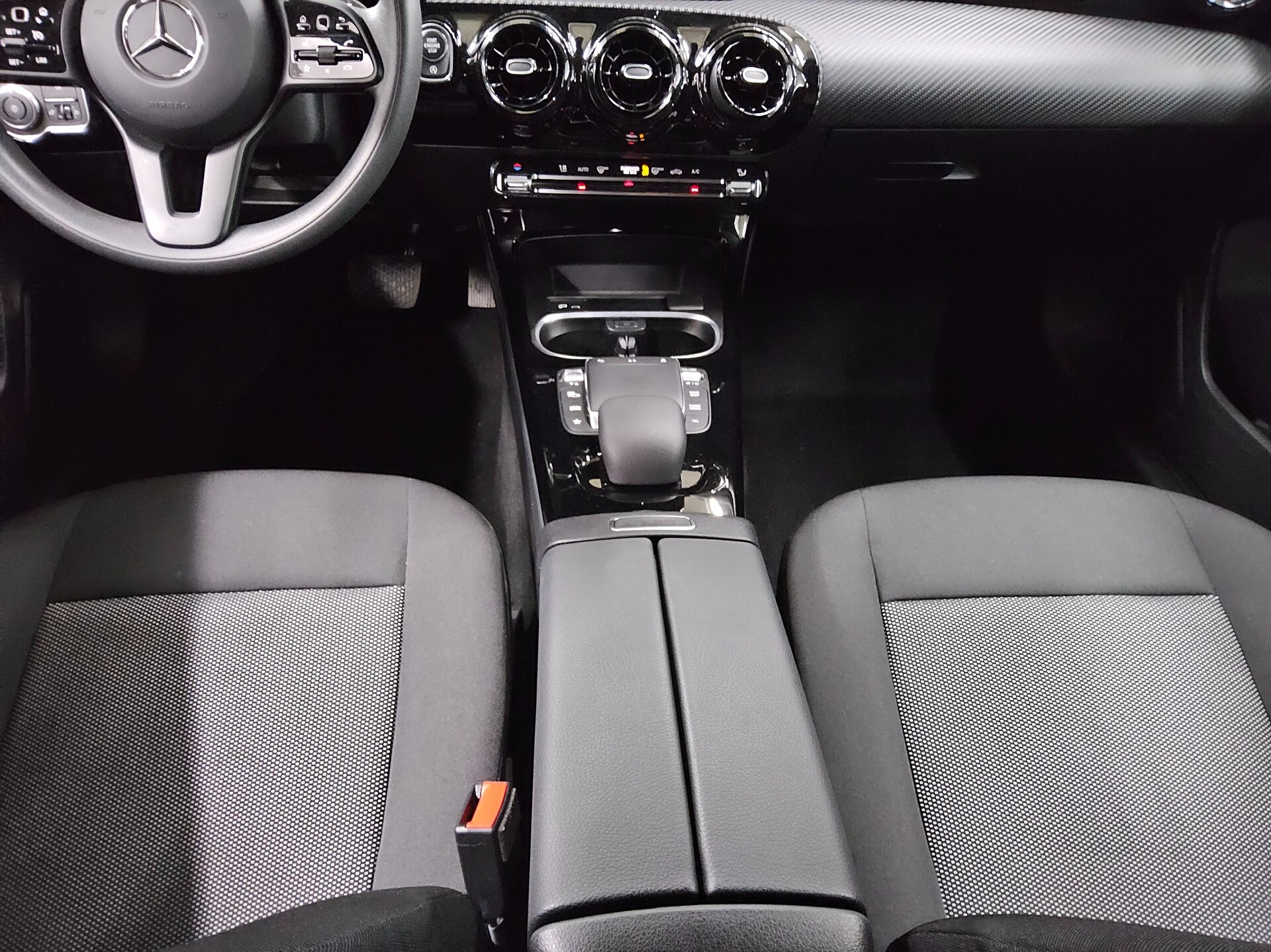 Mercedes-Benz A 180 d Navi Shz PDC BT Tempomat 6