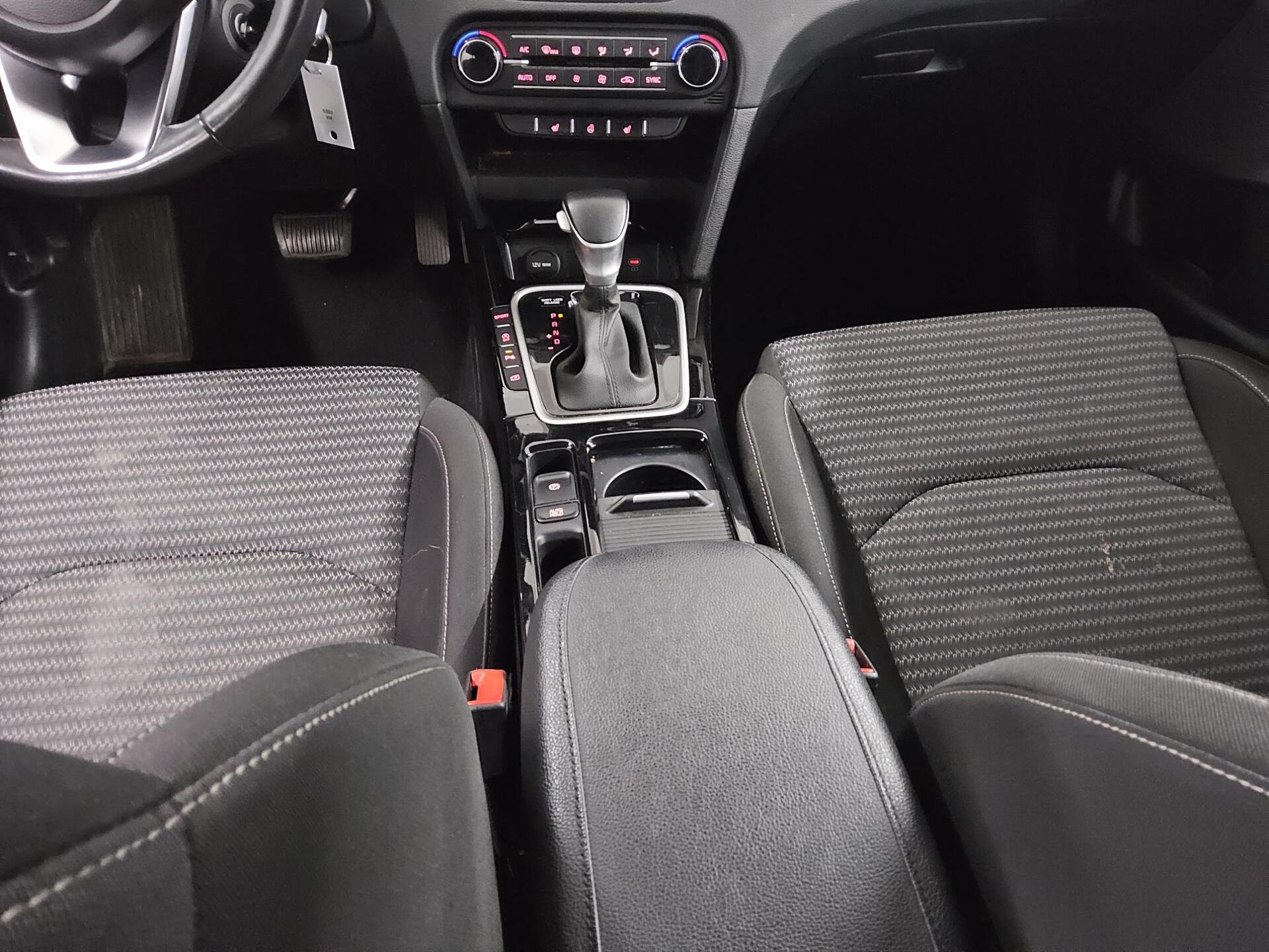 Kia cee'd 1.5 T-GDI Vision Navi Shz RFK PDC DAB 6