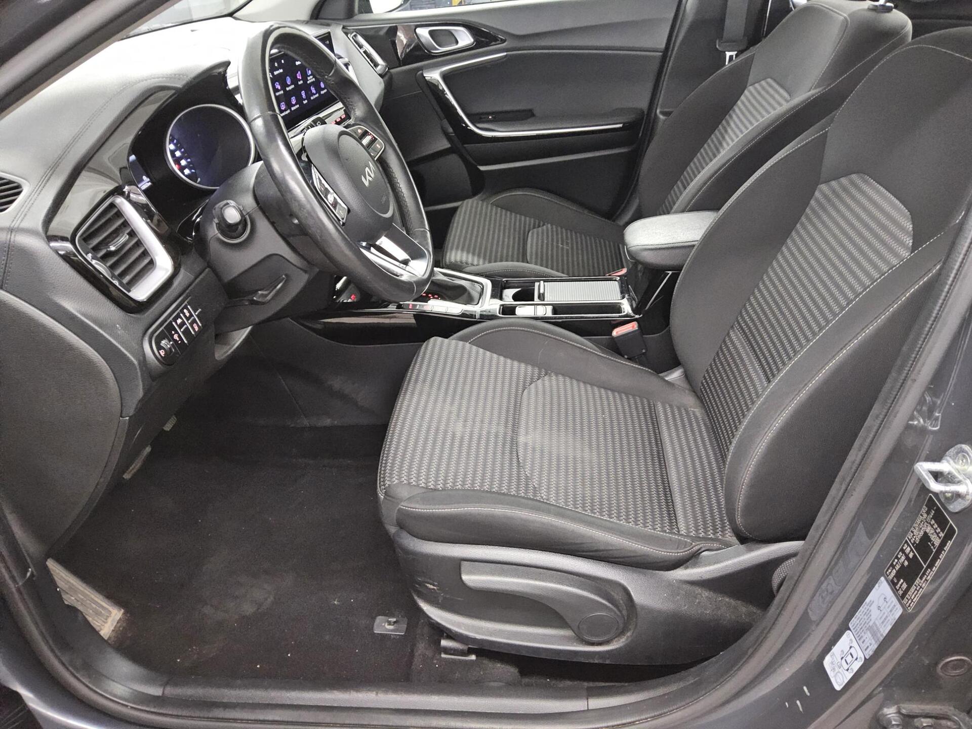 Kia cee'd 1.5 T-GDI Vision Navi Shz RFK PDC DAB 8