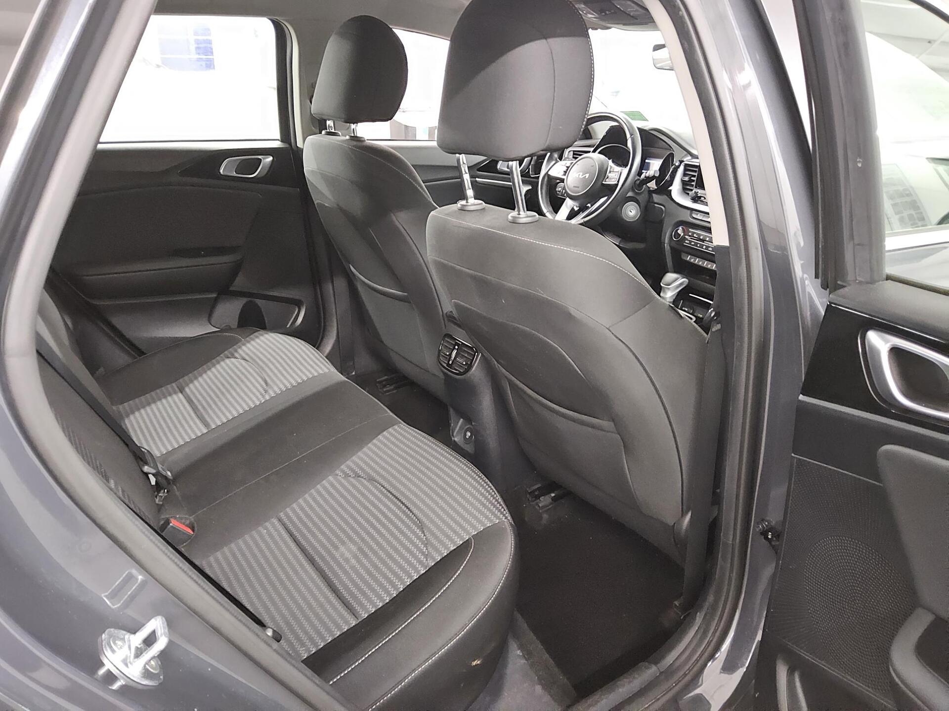 Kia cee'd 1.5 T-GDI Vision Navi Shz RFK PDC DAB 13