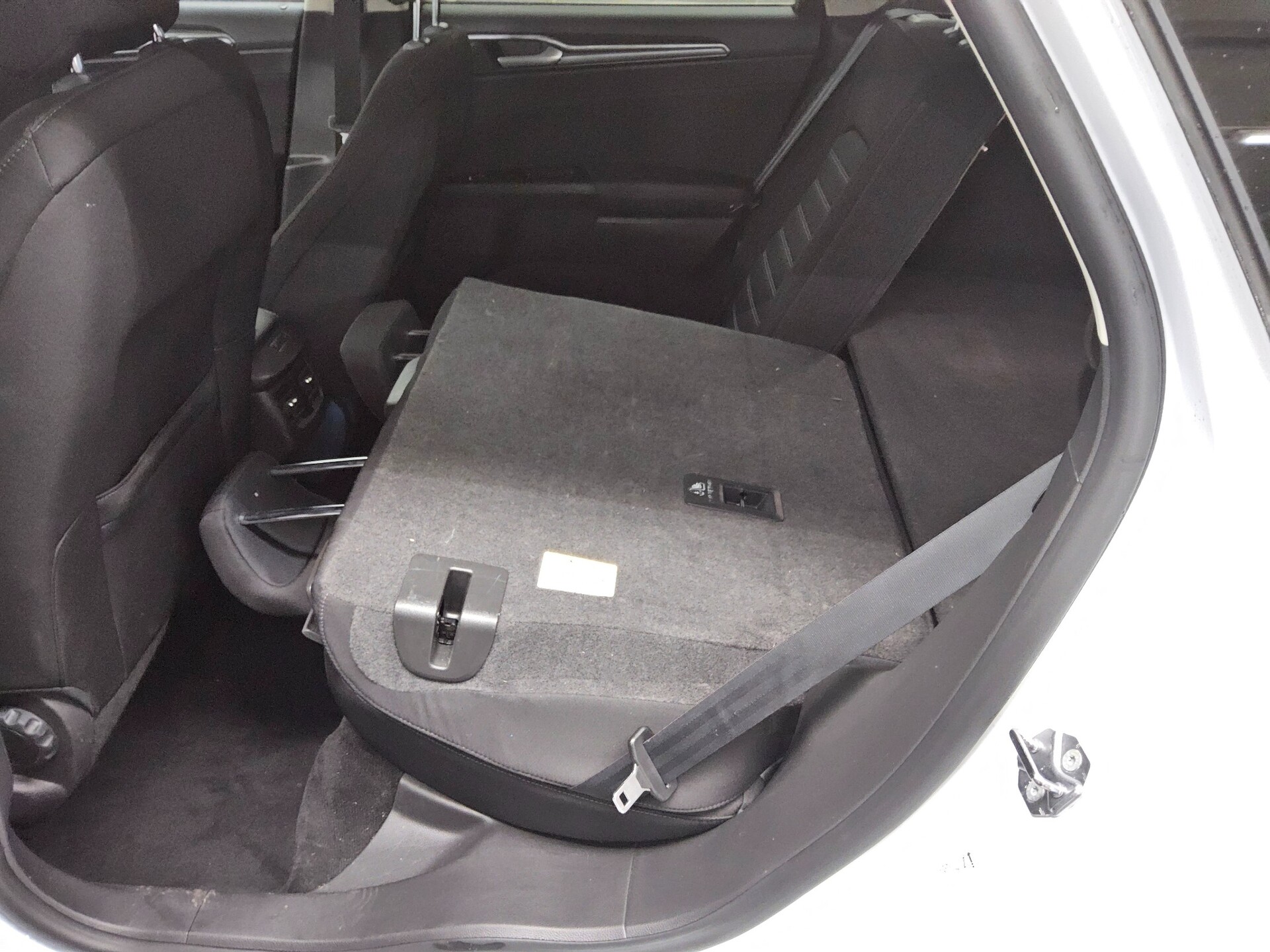 Ford Mondeo Turnier 2.0 EB Titanium Navi LED RfK ACC 12