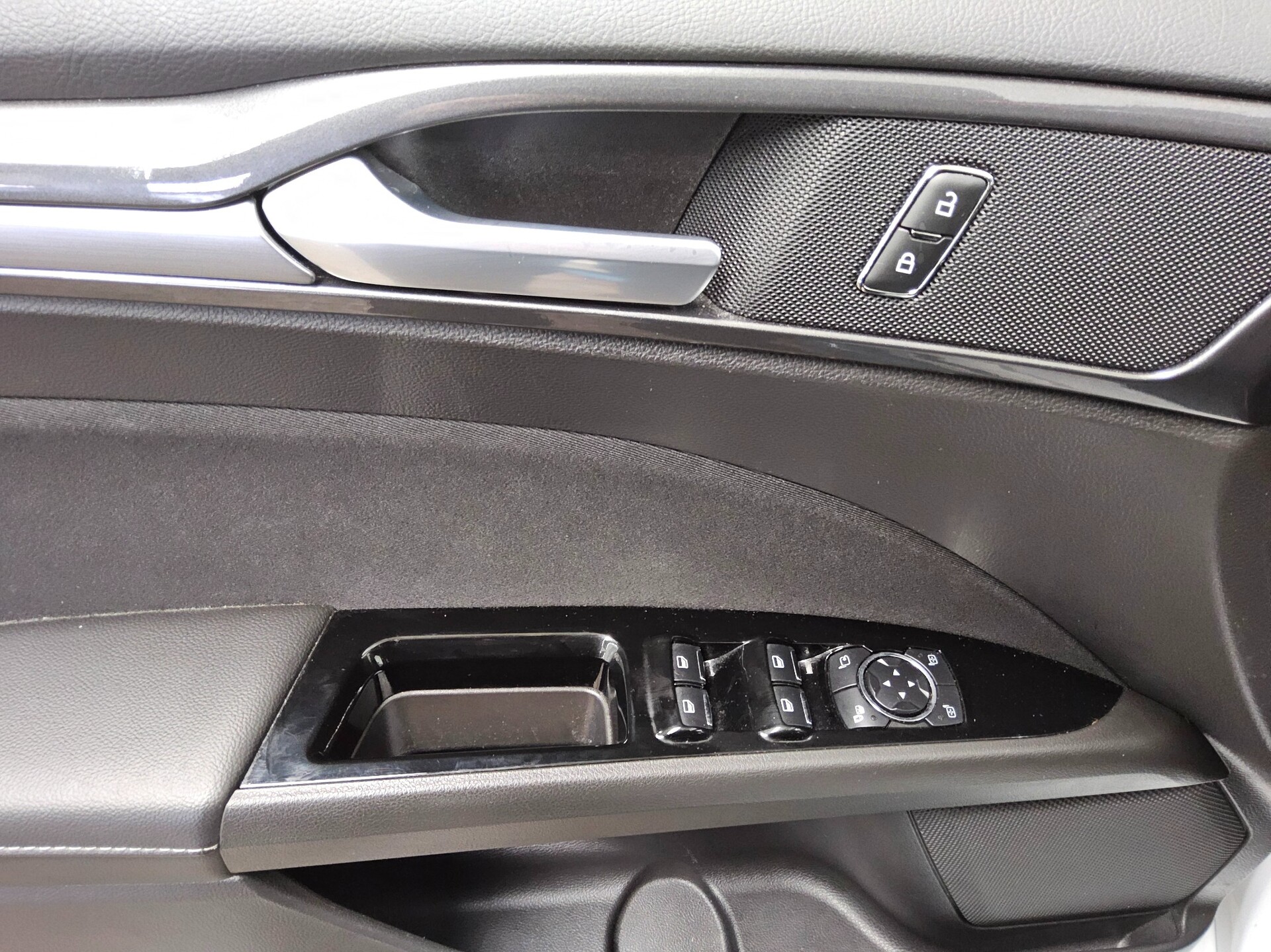 Ford Mondeo Turnier 2.0 EB Titanium Navi LED RfK ACC 9