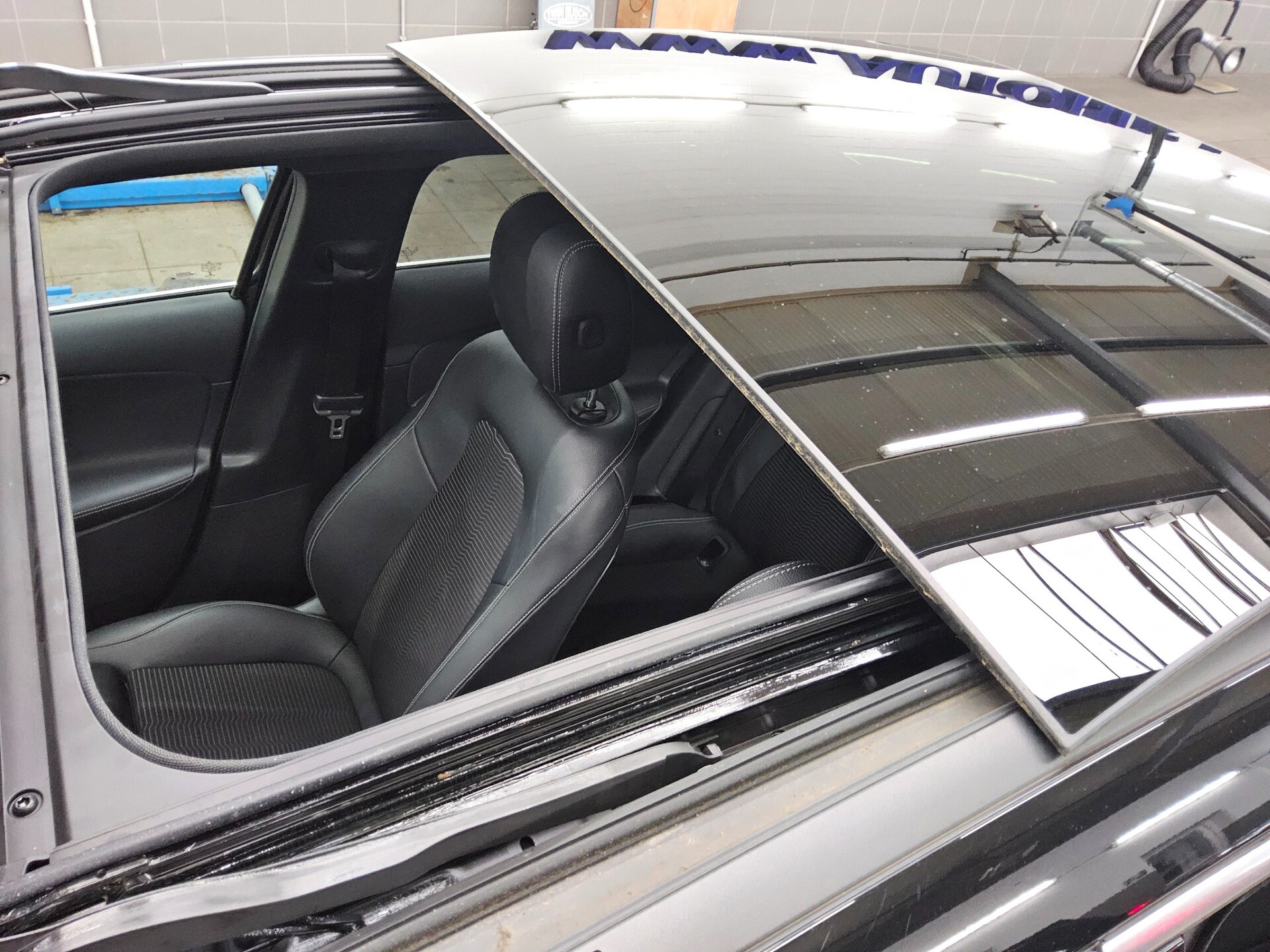 Mercedes-Benz A 200 d Progressive T-Leder Navi LED Pano SHZ 12