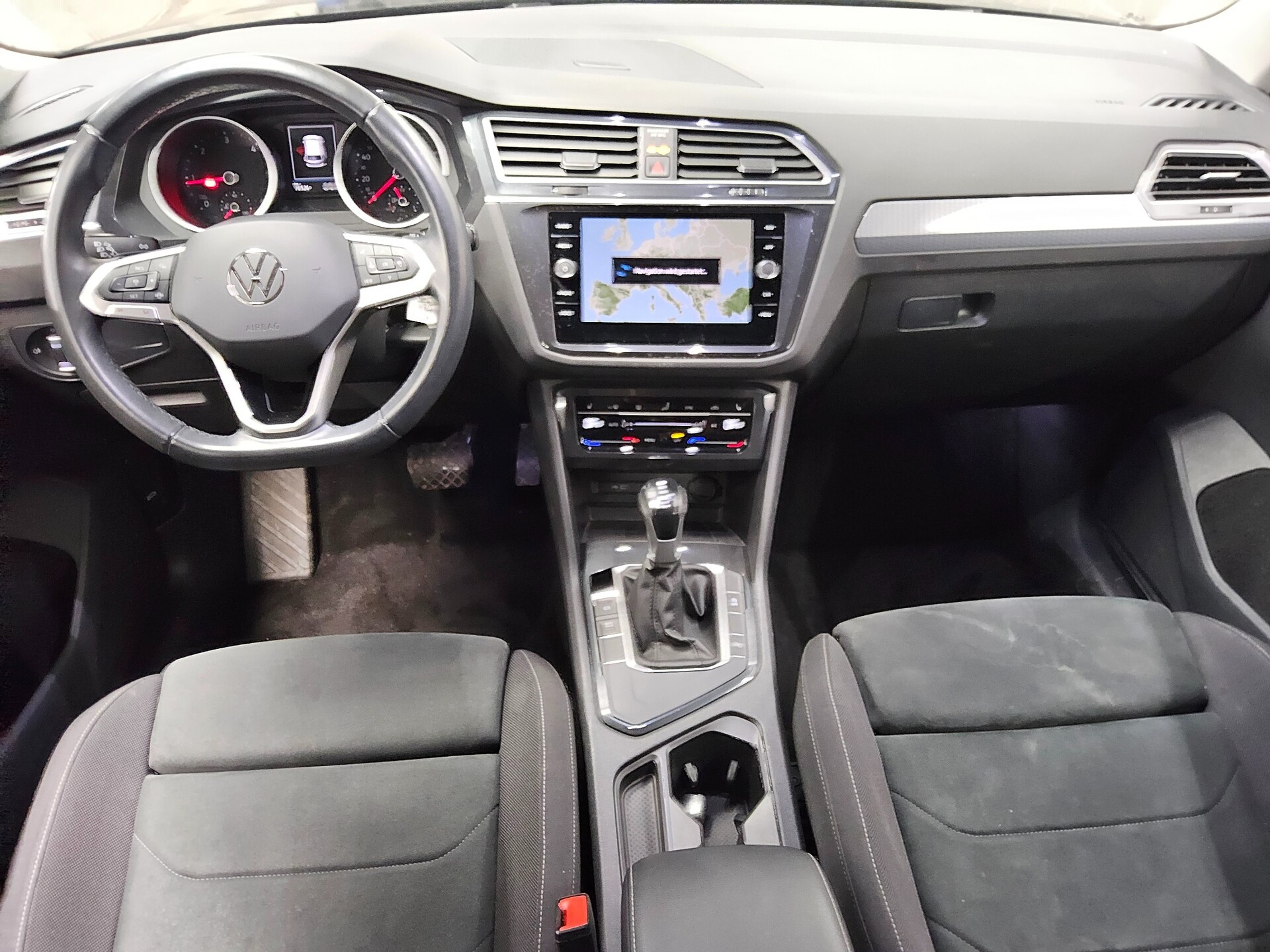 Volkswagen Tiguan 2.0 TDI Life Navi LED ACC 4xShz PDC BT 5