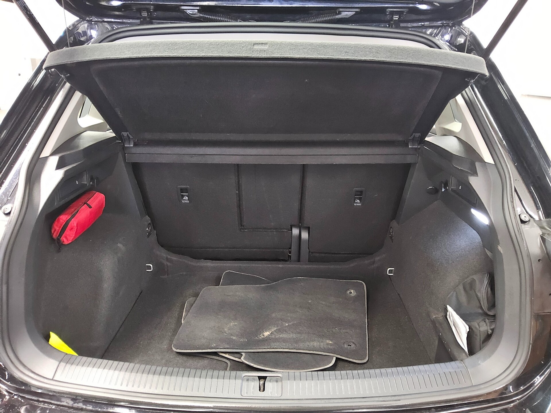 Volkswagen Tiguan 2.0 TDI Life Navi LED ACC 4xShz PDC BT 11