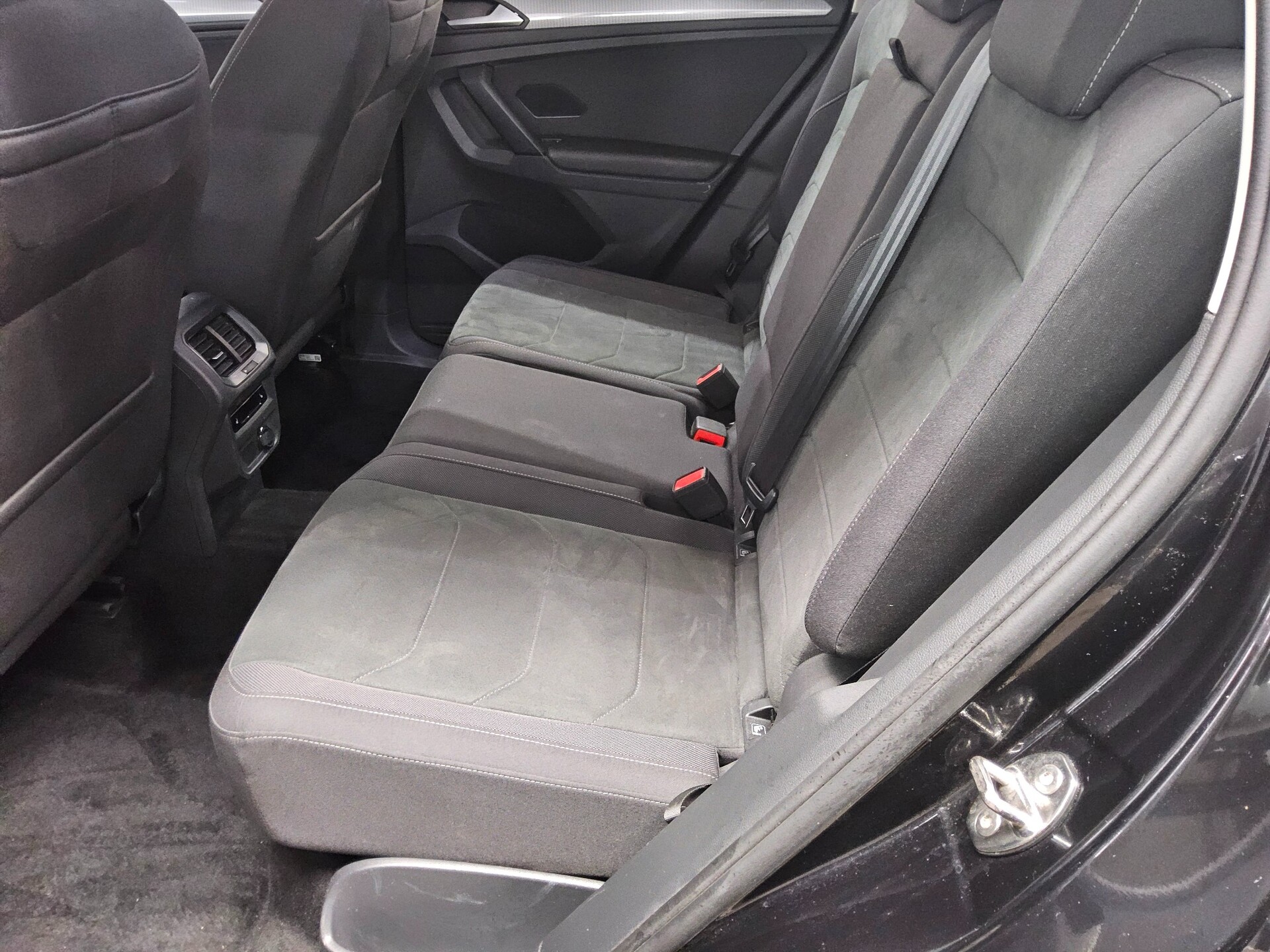 Volkswagen Tiguan 2.0 TDI Life Navi LED ACC 4xShz PDC BT 13