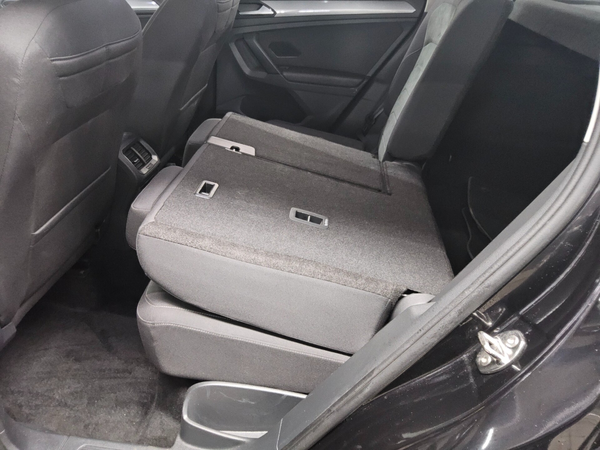 Volkswagen Tiguan 2.0 TDI Life Navi LED ACC 4xShz PDC BT 12