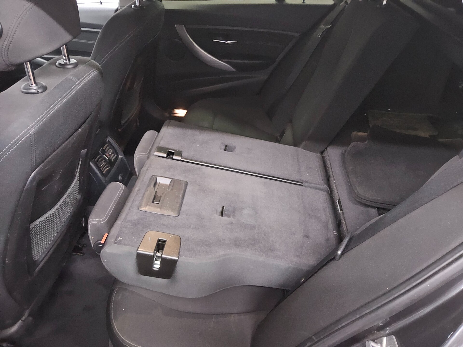 BMW 318dA Touring Navi Xenon HiFi SHZ 12