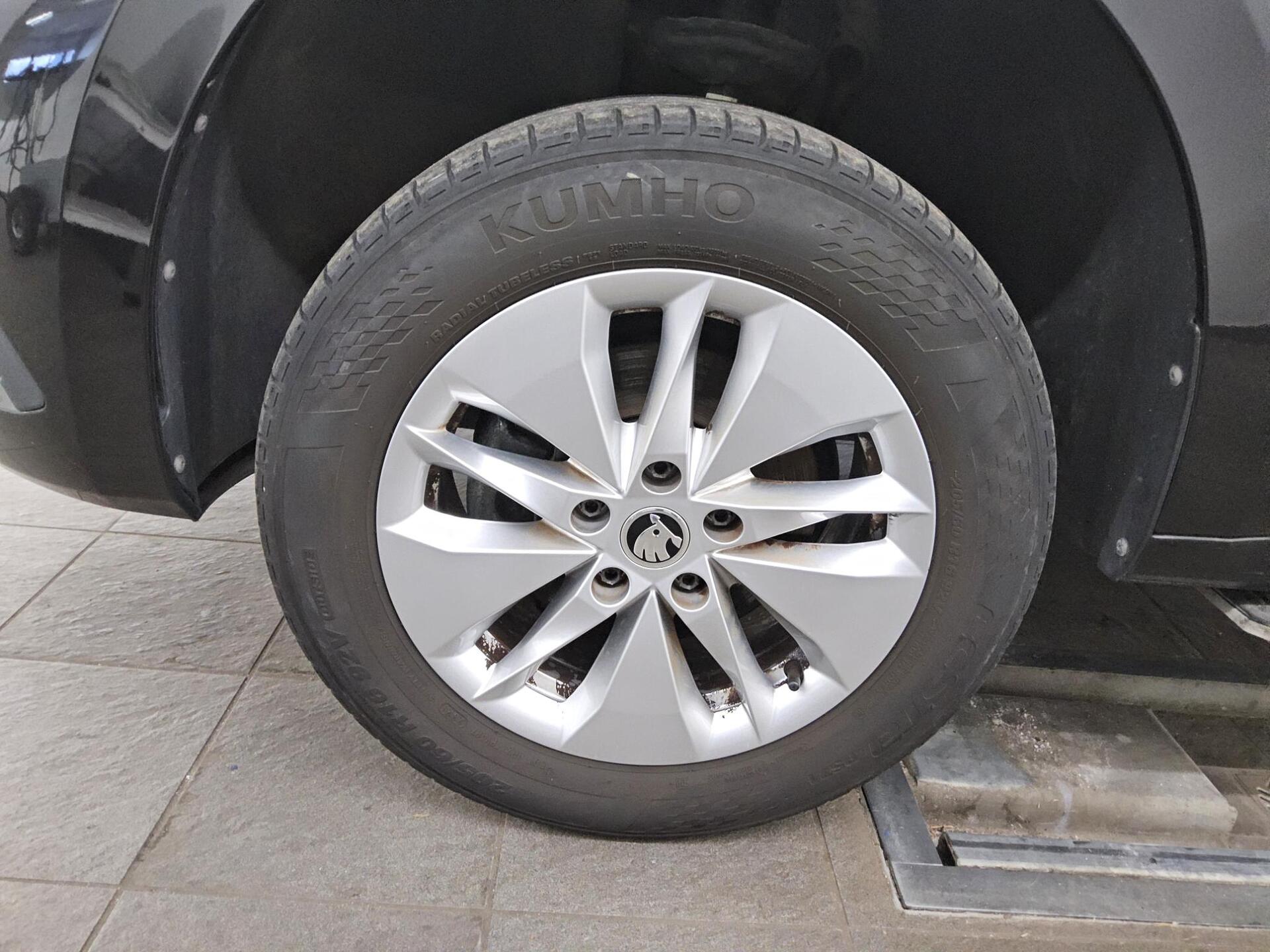 Skoda Octavia Kombi 2.0 TDI Ambition Navi LED vc PDC 11