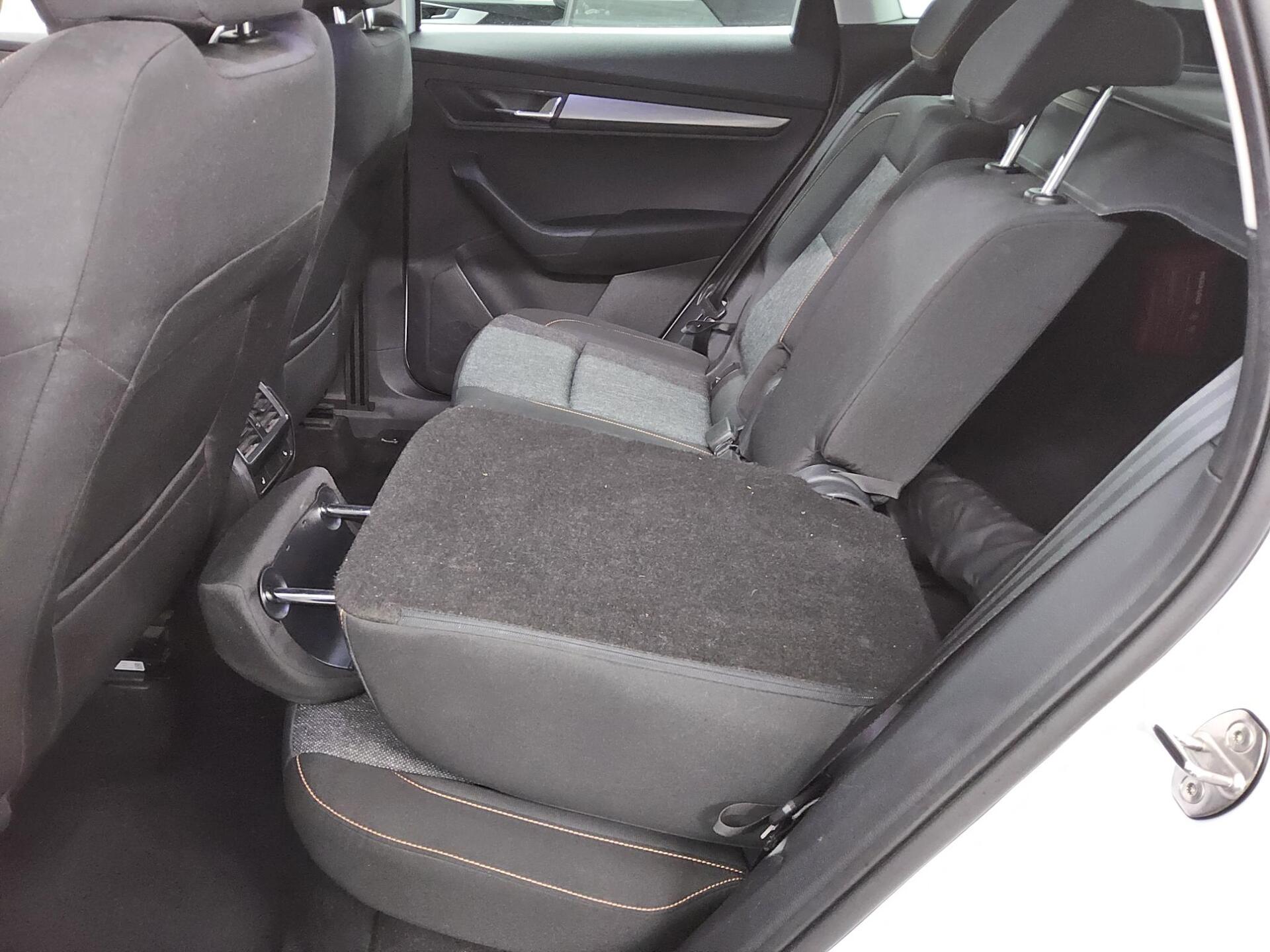 Skoda Karoq 1.5 TSI Clever Navi LED RfK ACC PDC Shz 12