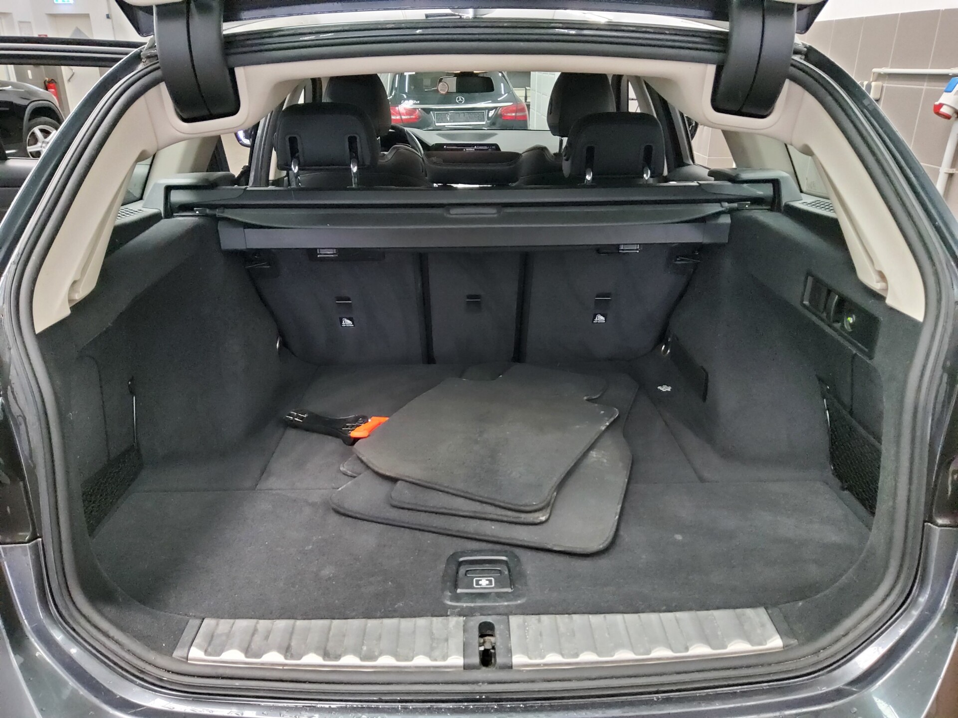 BMW 320dA Touring Sport-Line T-Leder Navi LED LC Pro 12