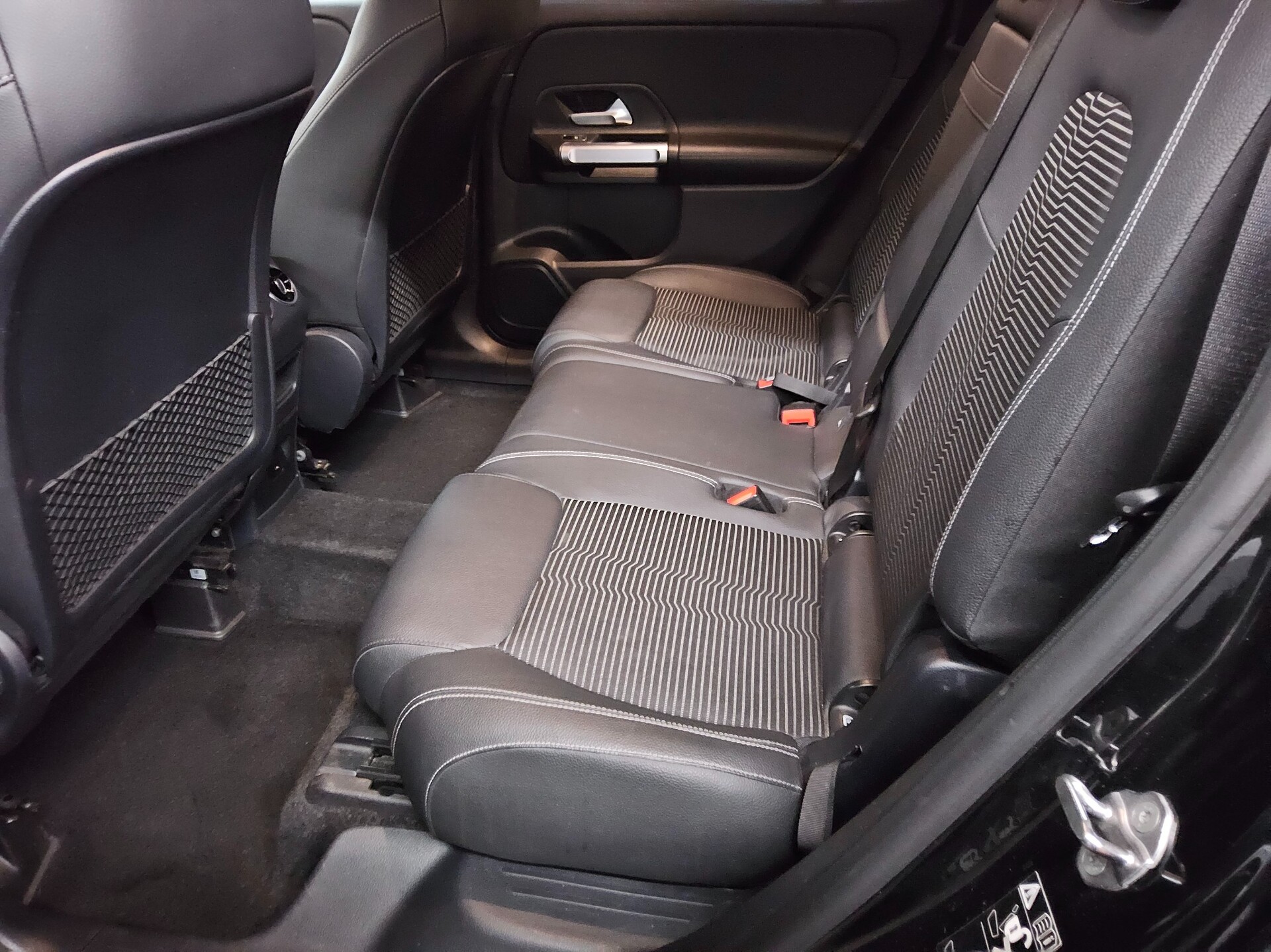 Mercedes-Benz GLB 200 d Progressive AHK Navi LED RFK Distr.+ 13