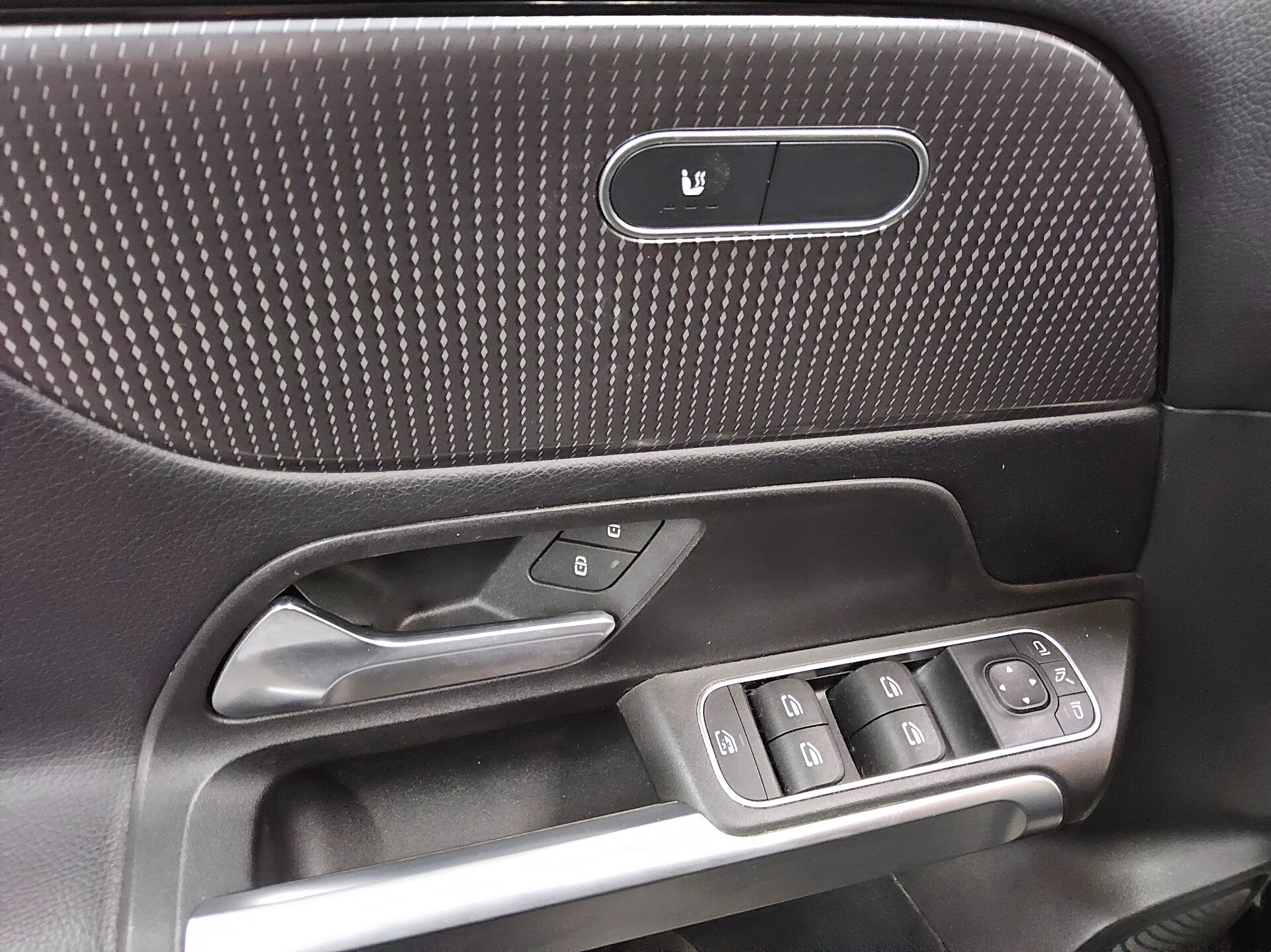 Mercedes-Benz GLB 200 d Progressive AHK Navi LED RFK Distr.+ 10