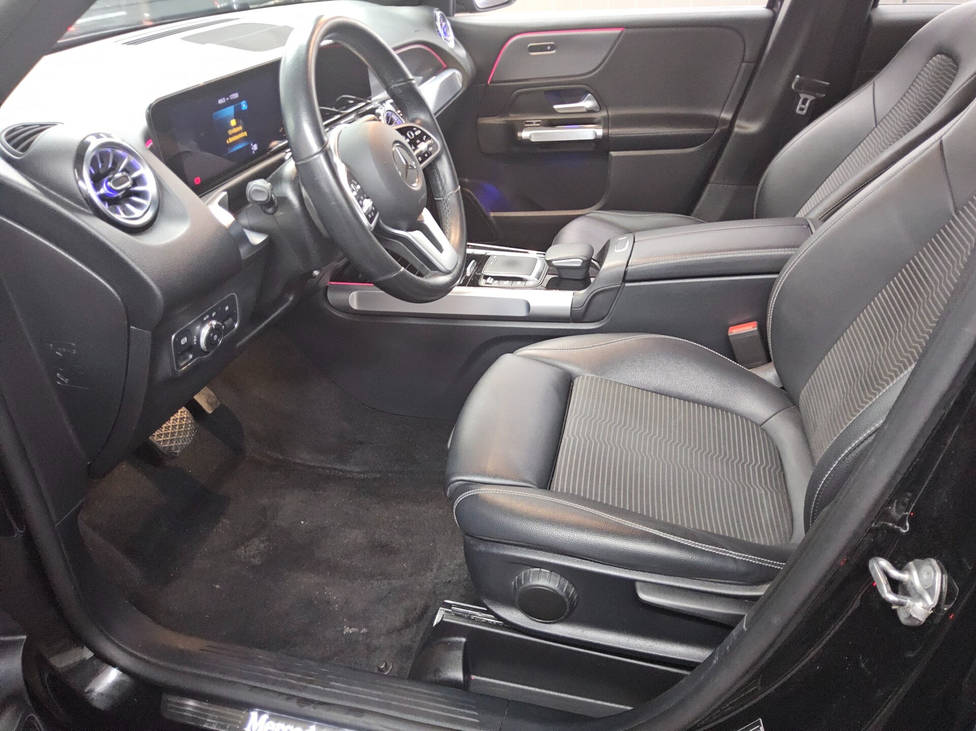 Mercedes-Benz GLB 200 d Progressive T-Leder Navi LED RfK Dist+ 9