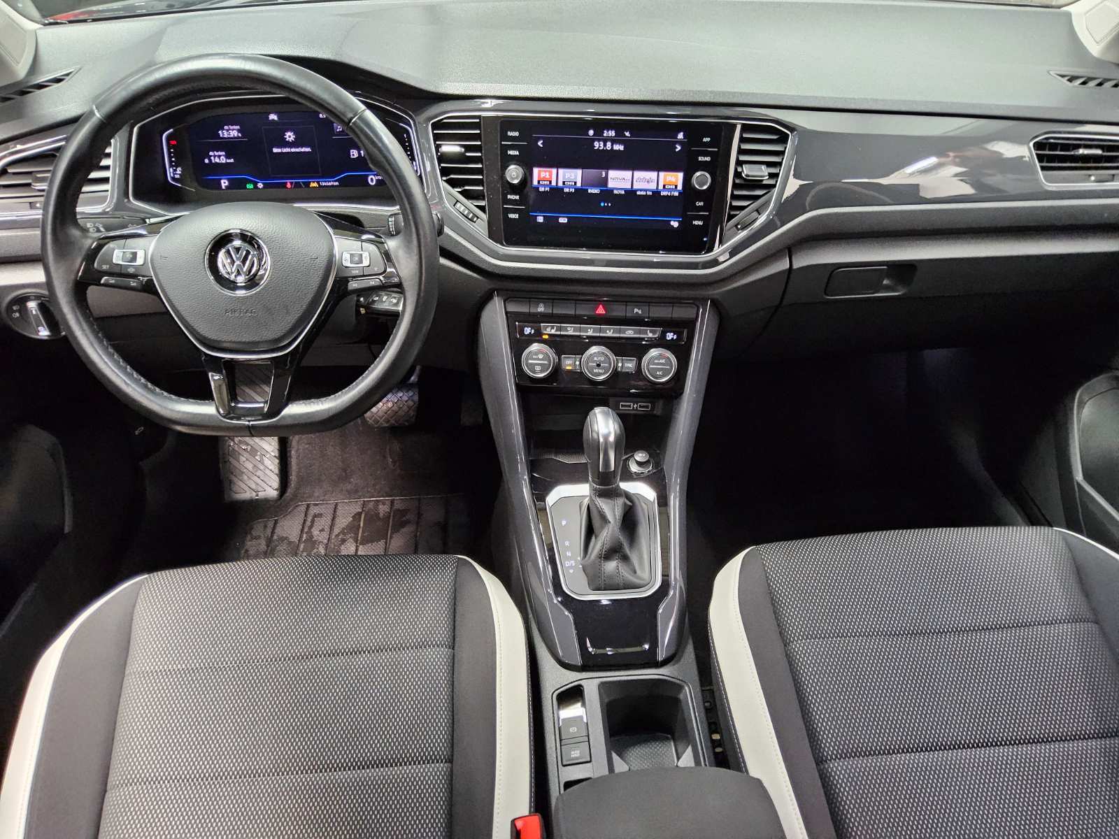 Volkswagen T-Roc 2.0 TDI Sport LED AID ACC RfK PDC Shz BT 5