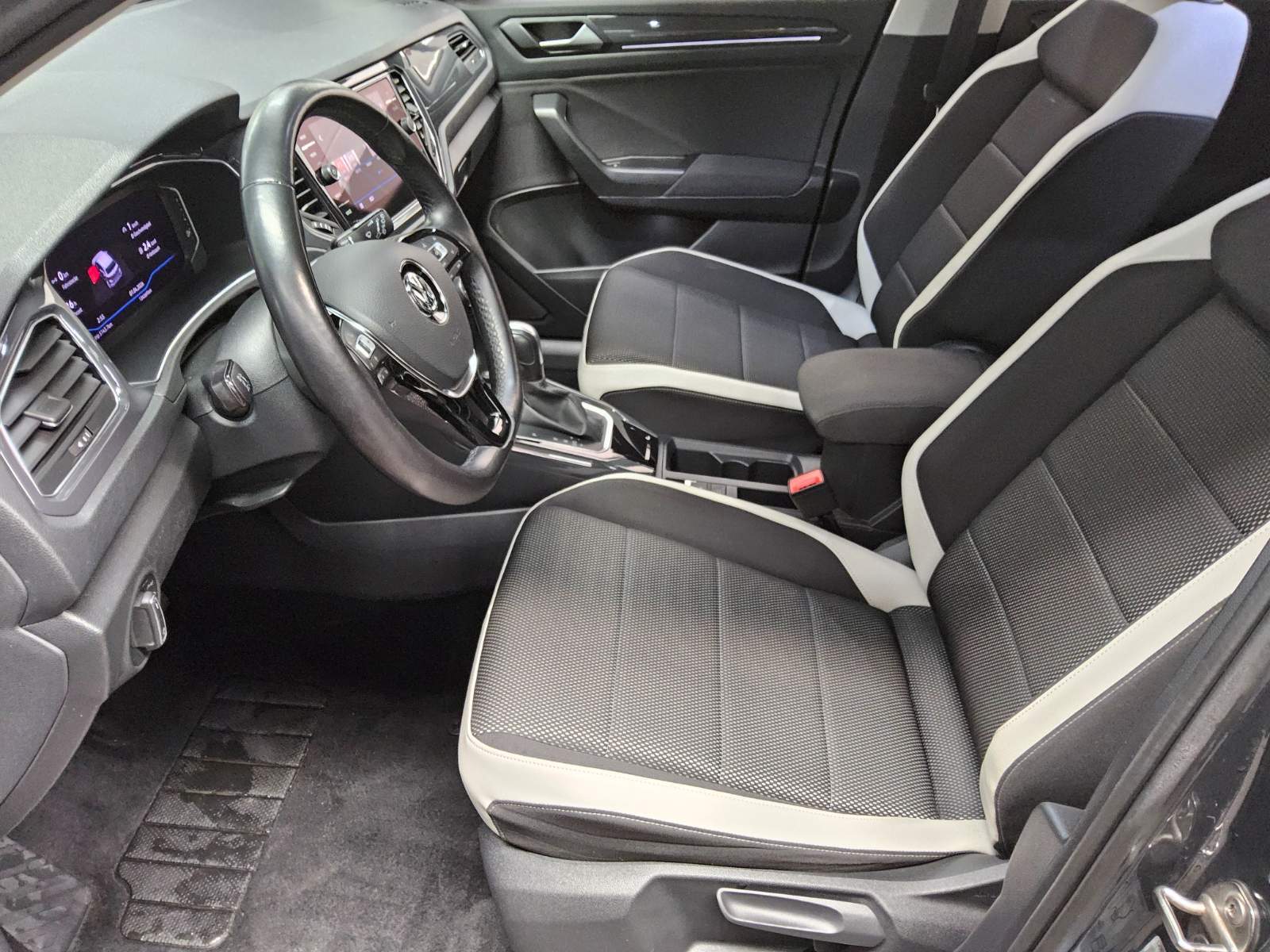 Volkswagen T-Roc 2.0 TDI Sport LED AID ACC RfK PDC Shz BT 9