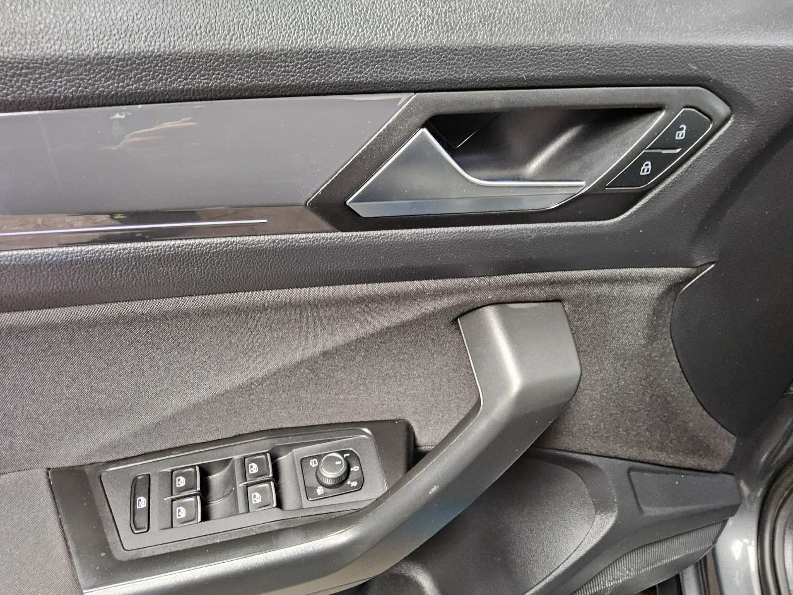 Volkswagen T-Roc 2.0 TDI Sport LED AID ACC RfK PDC Shz BT 10