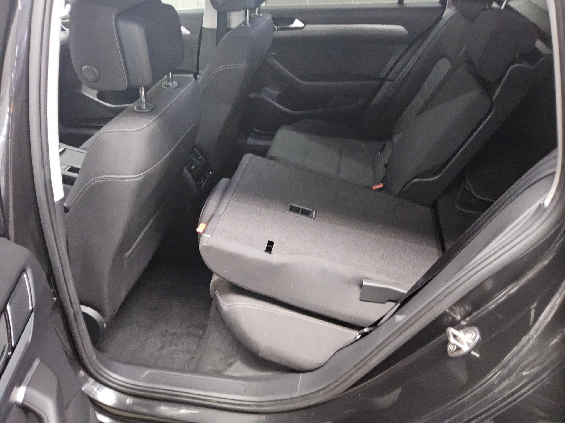 Volkswagen Passat Var. 2.0 TDI Business Navi LED RfK 12